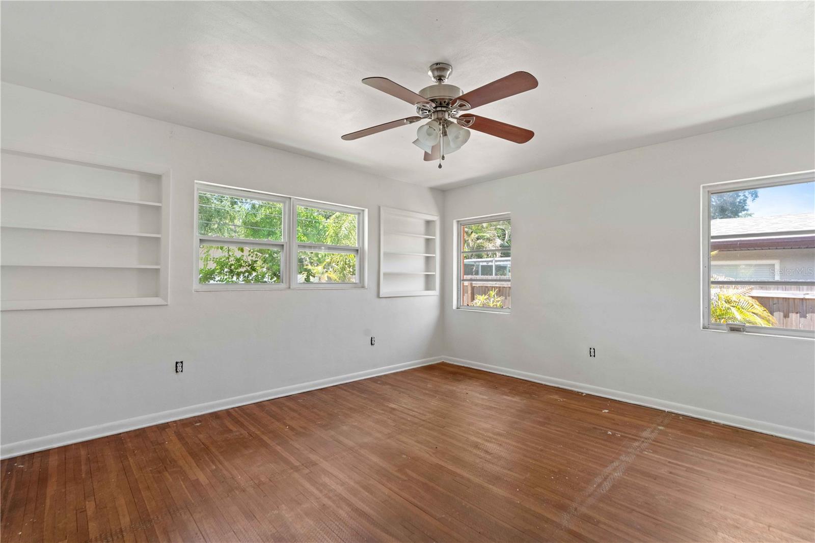 927 PARKWOOD DR, DUNEDIN, FL — photo 9