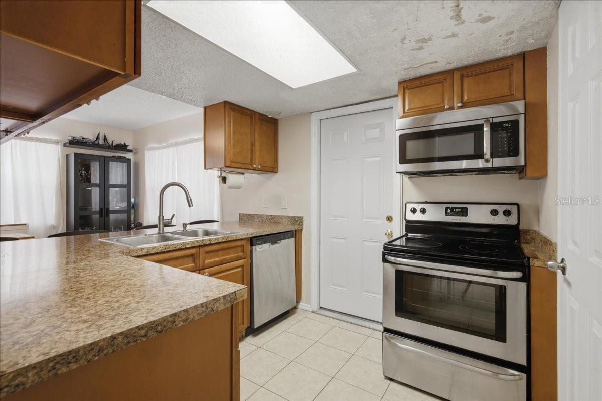5051 BROOKSIDE LN, NEW PORT RICHEY, FL — photo 9