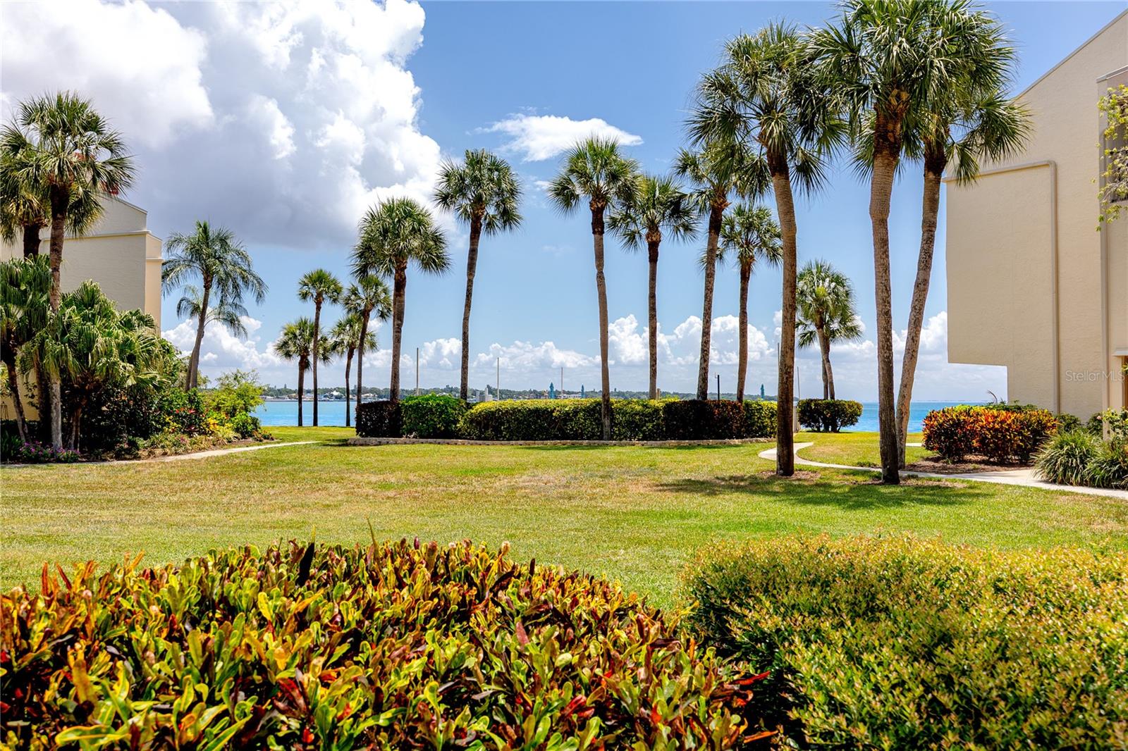 7510 SUNSHINE SKYWAY LN S #P4, ST PETERSBURG, FL — photo 41