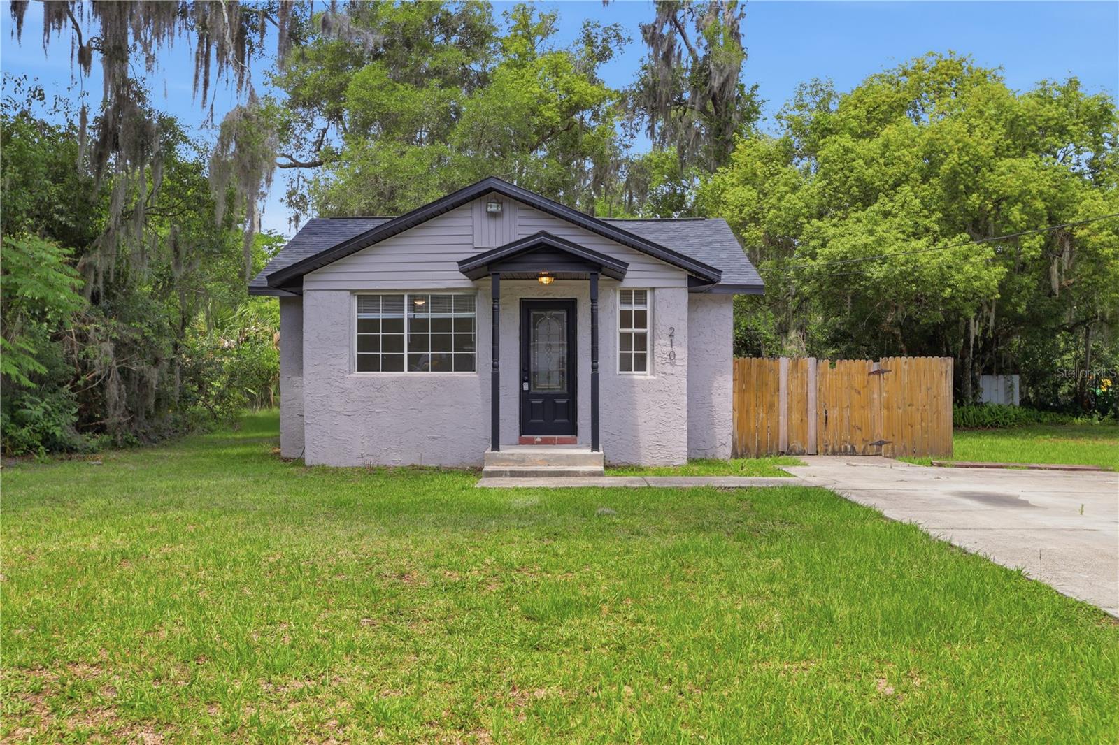210 WINSLOW AVE, DELAND, FL