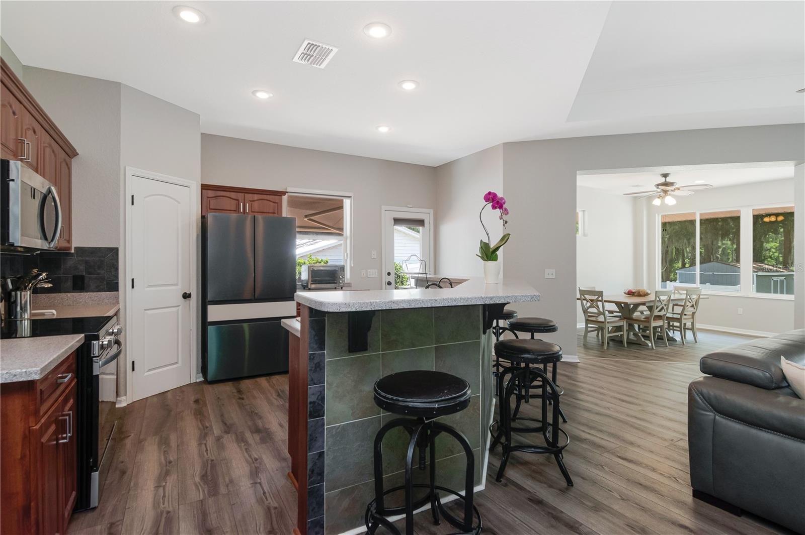 219 WILLOW BEND PKWY, LUTZ, FL — photo 12