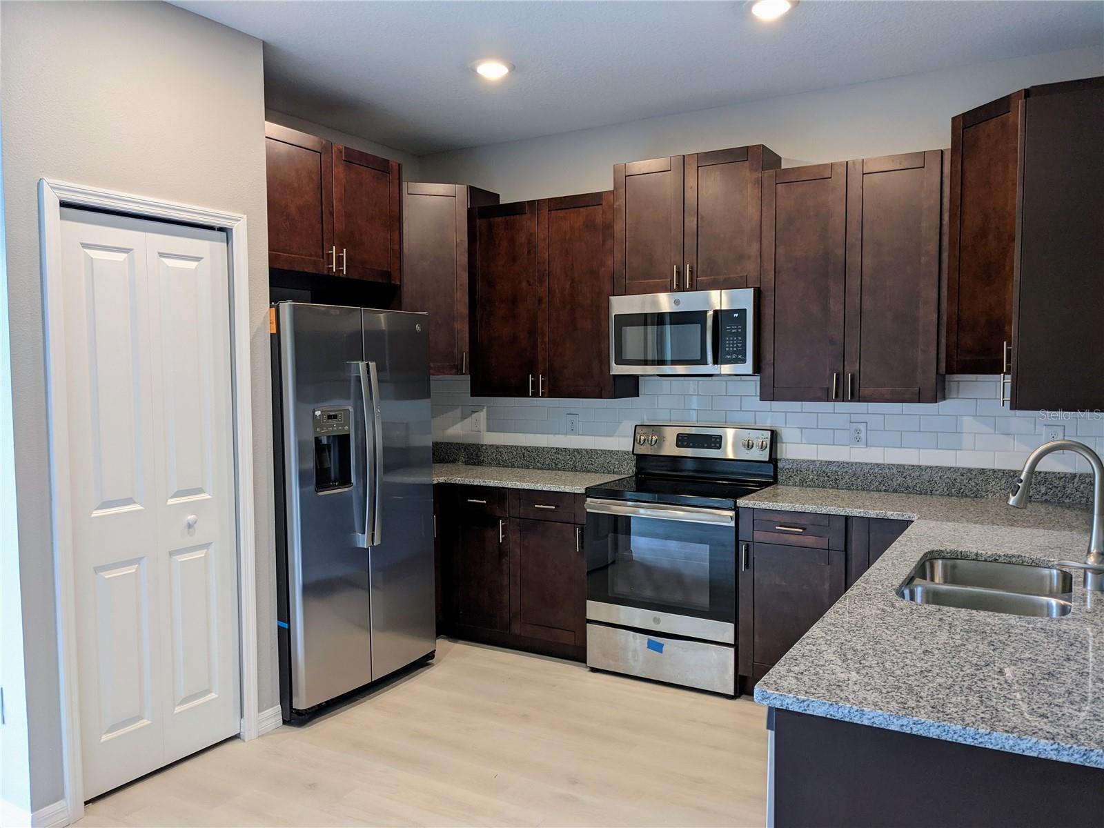 9771 PEMBROOKE PINES DR, RUSKIN, FL — photo 4