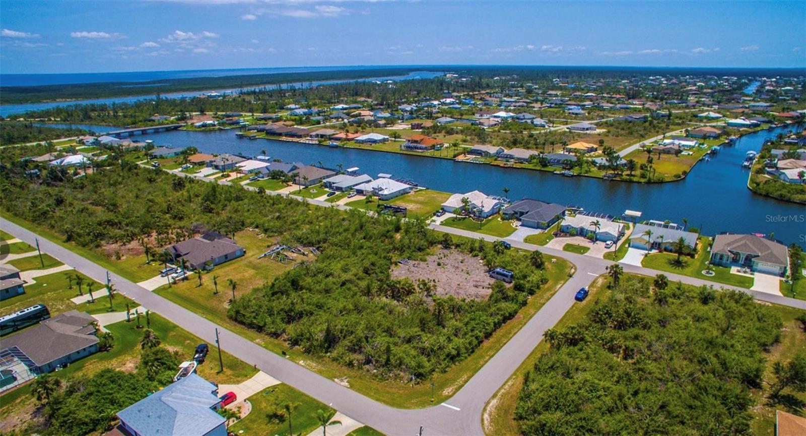 15531 AQUA CIR, PORT CHARLOTTE, FL — photo 2