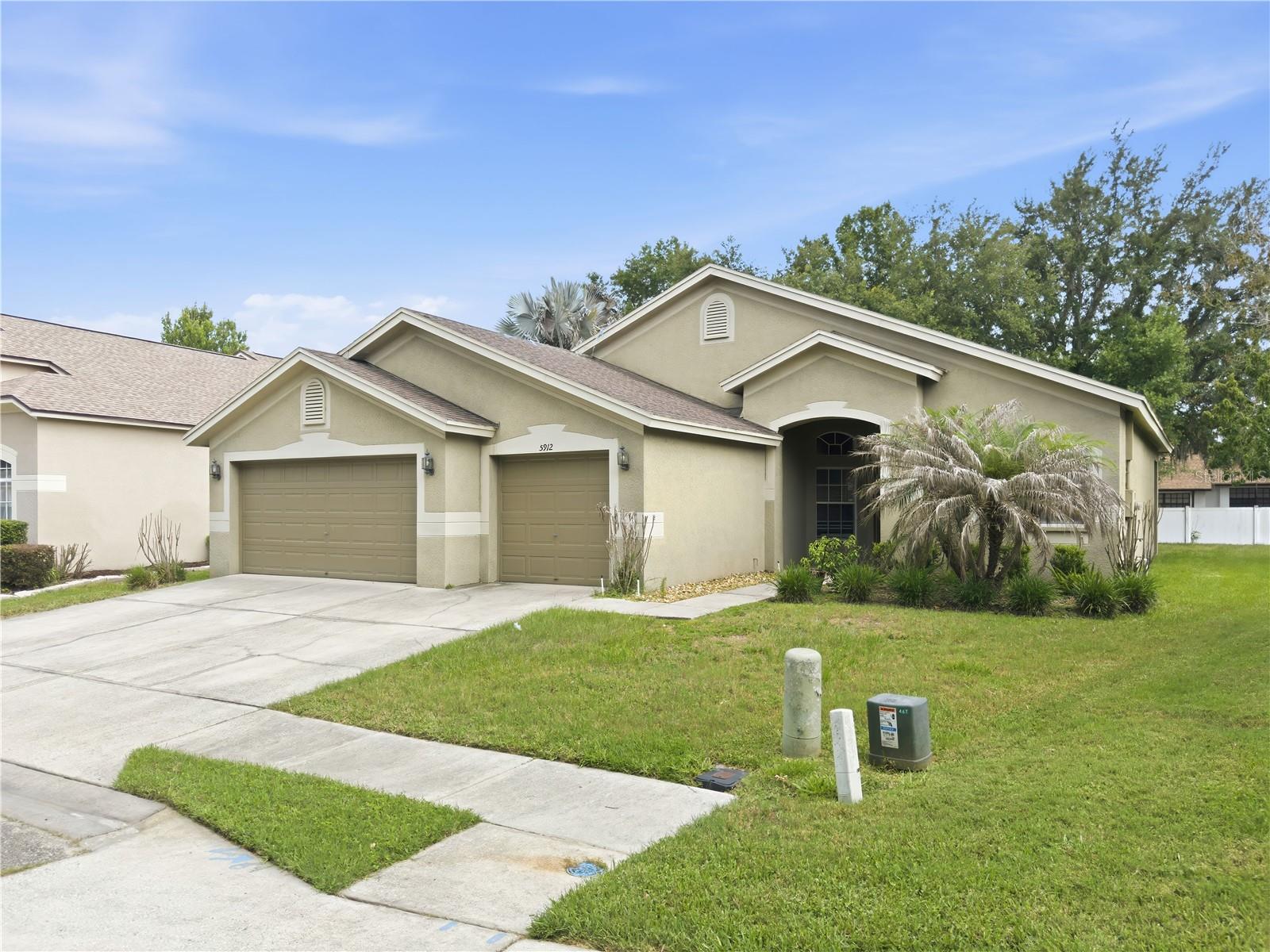 5912 BRAMBLE BUSH CT, ZEPHYRHILLS, FL — photo 2