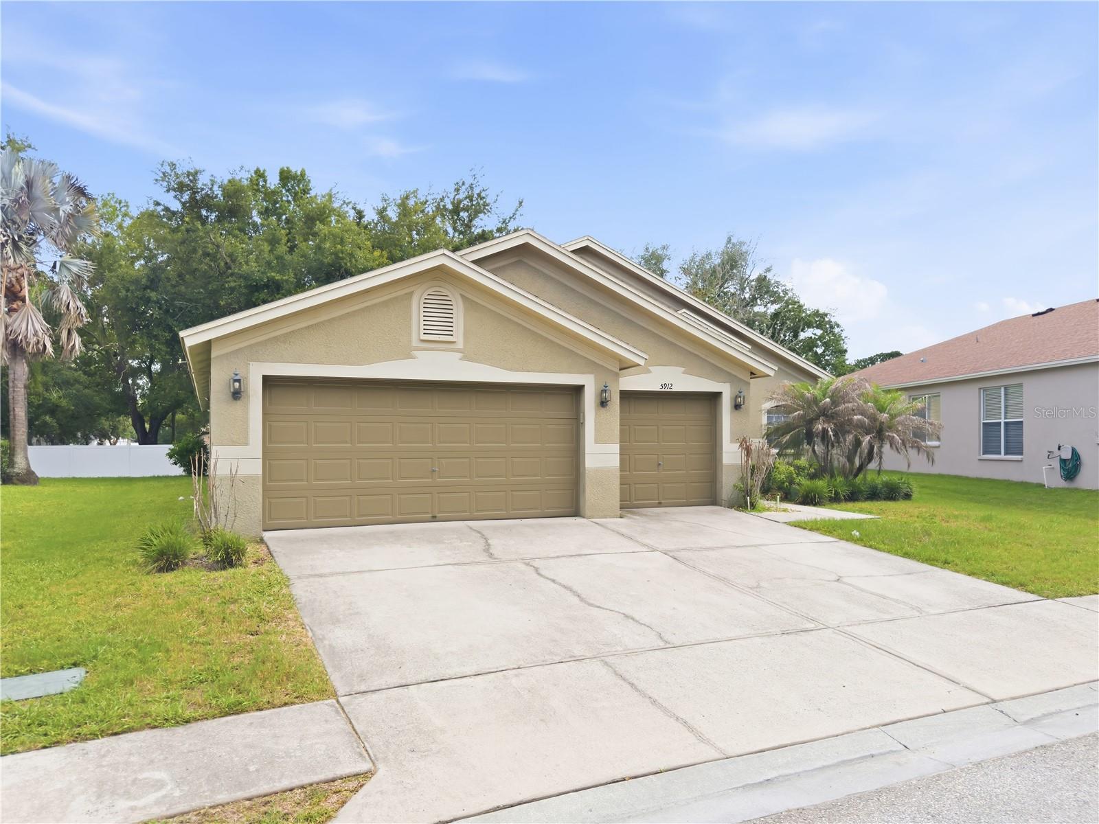 5912 BRAMBLE BUSH CT, ZEPHYRHILLS, FL — photo 3