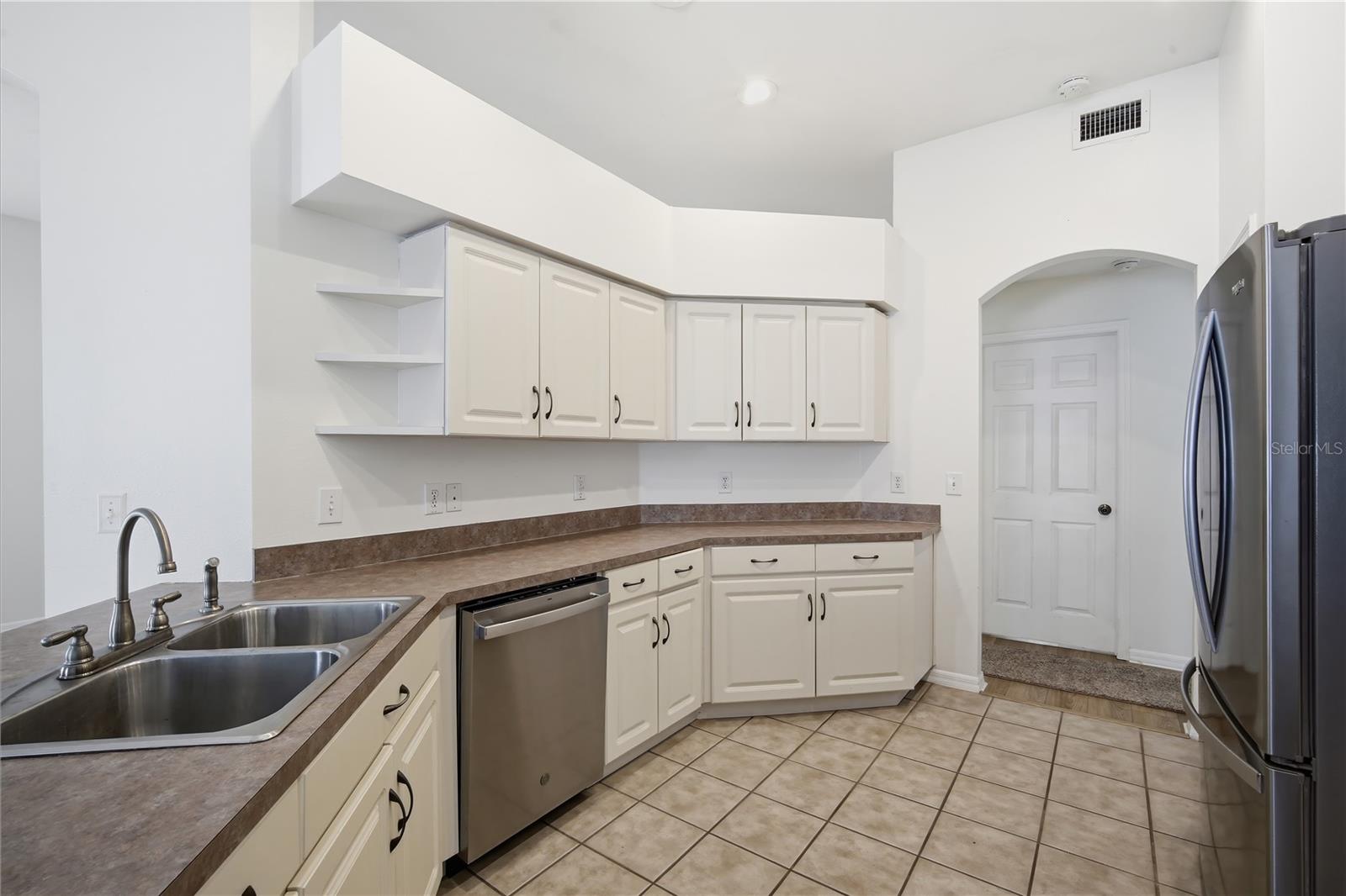 5912 BRAMBLE BUSH CT, ZEPHYRHILLS, FL — photo 9