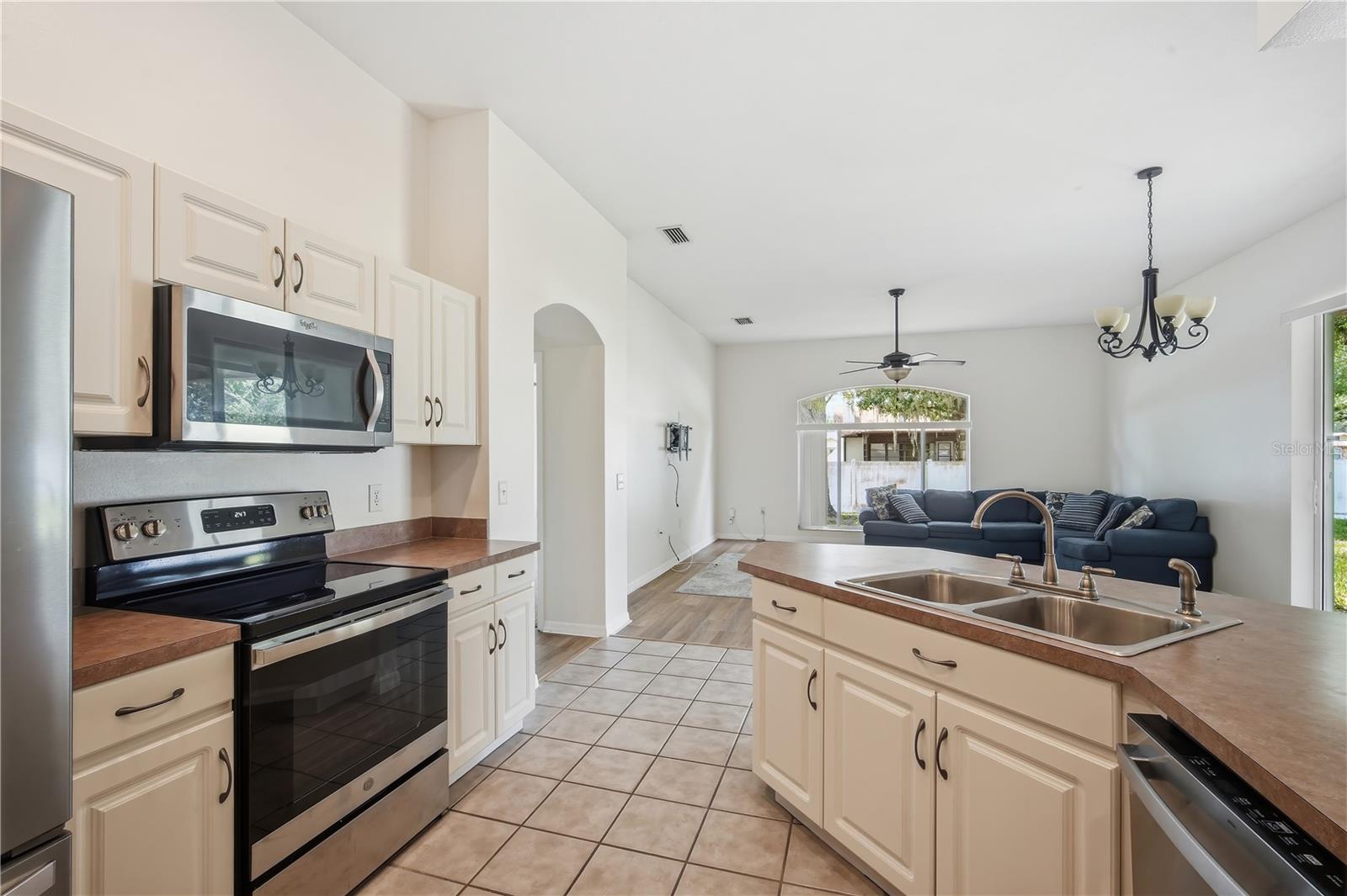 5912 BRAMBLE BUSH CT, ZEPHYRHILLS, FL — photo 10