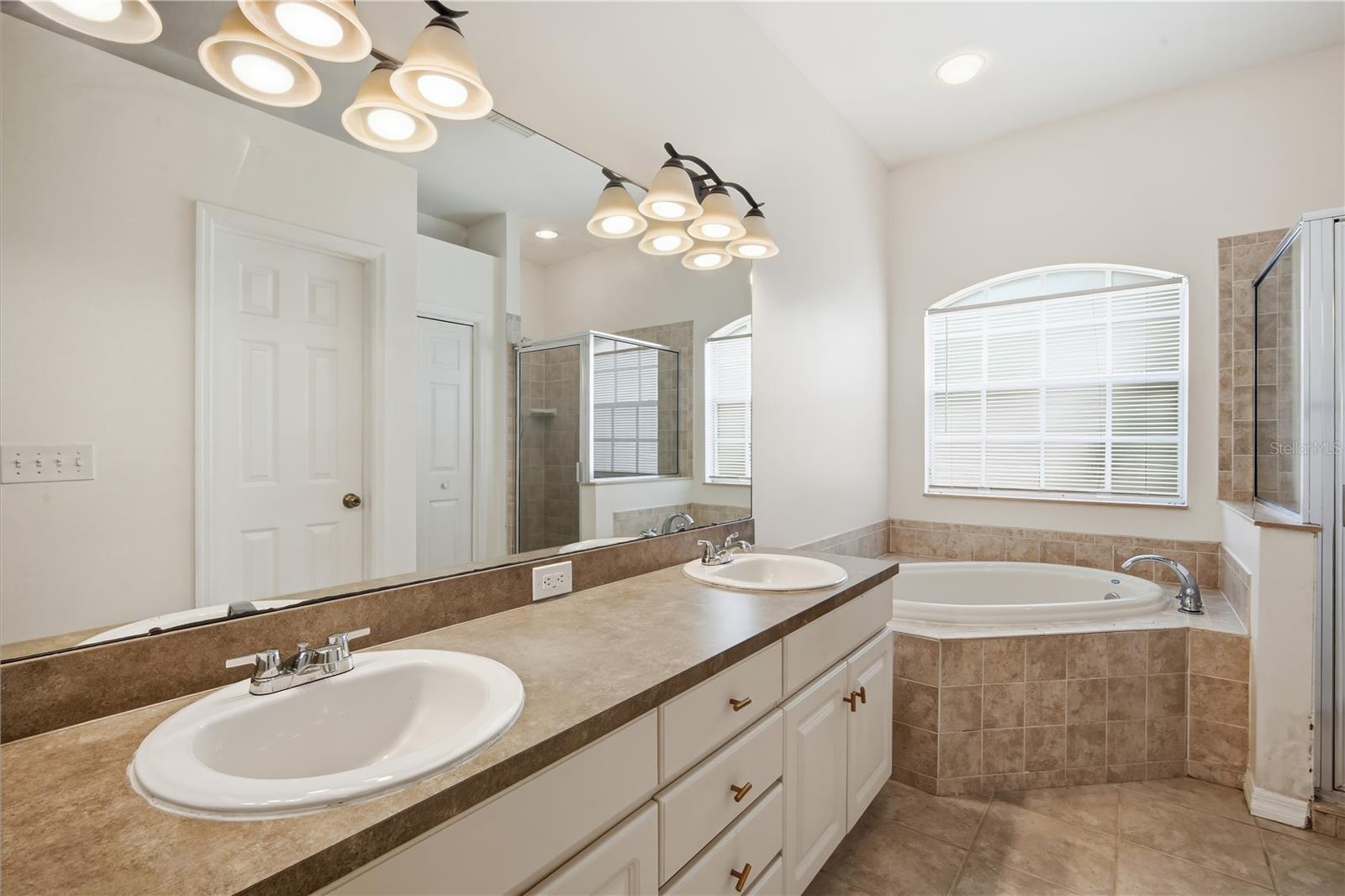 5912 BRAMBLE BUSH CT, ZEPHYRHILLS, FL — photo 13