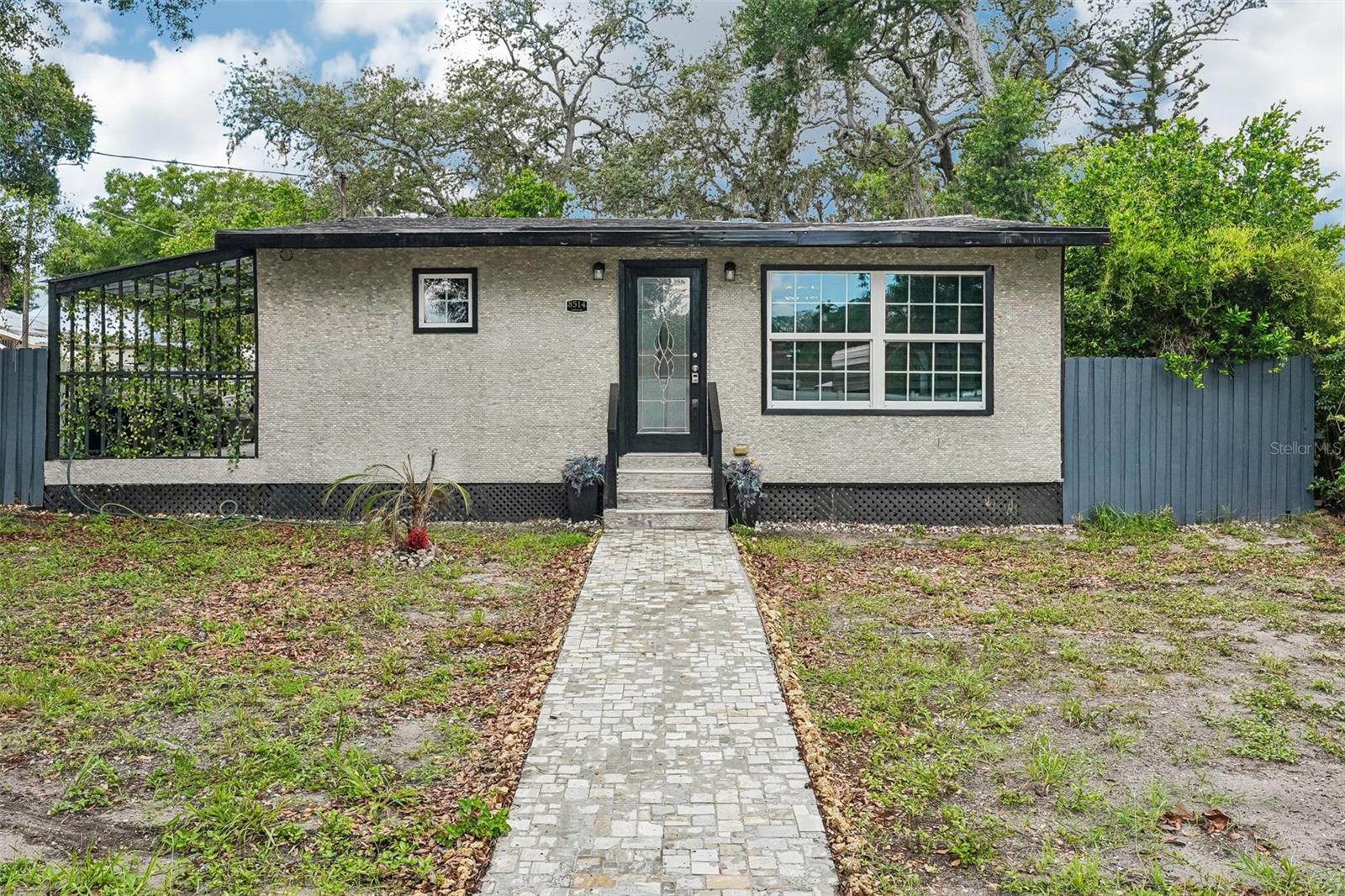 8514 N BRANCH AVE, TAMPA, FL