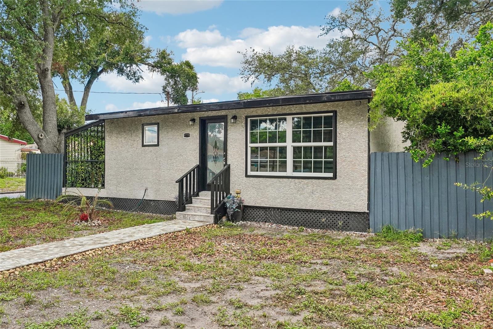 8514 N BRANCH AVE, TAMPA, FL — photo 2