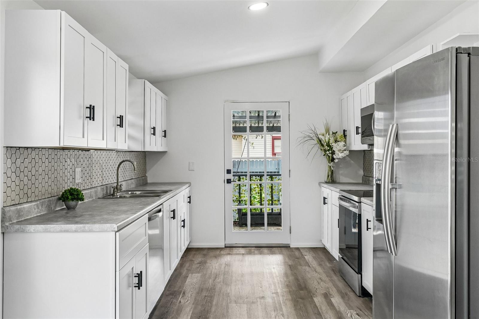 8514 N BRANCH AVE, TAMPA, FL — photo 9