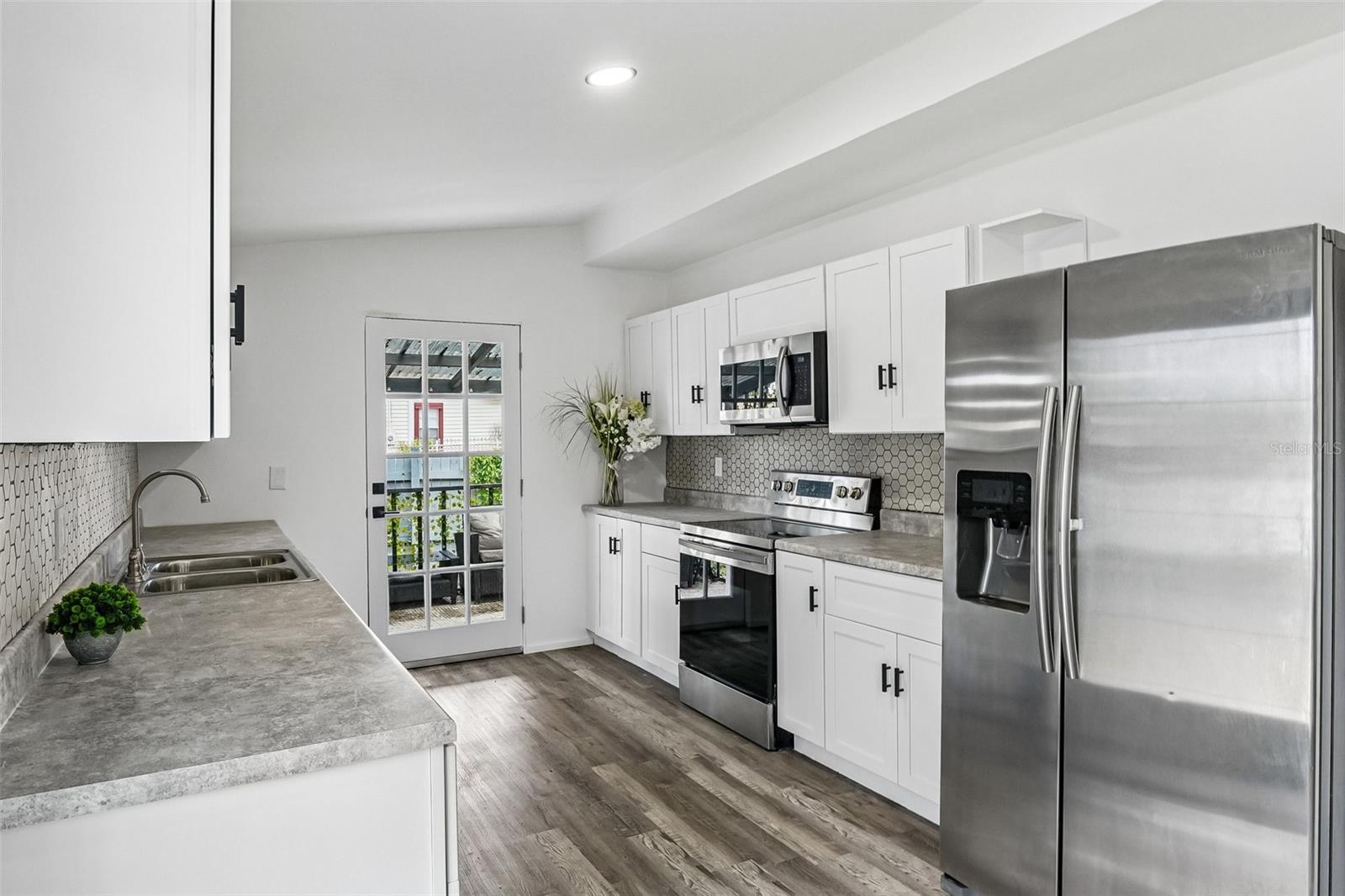 8514 N BRANCH AVE, TAMPA, FL — photo 11