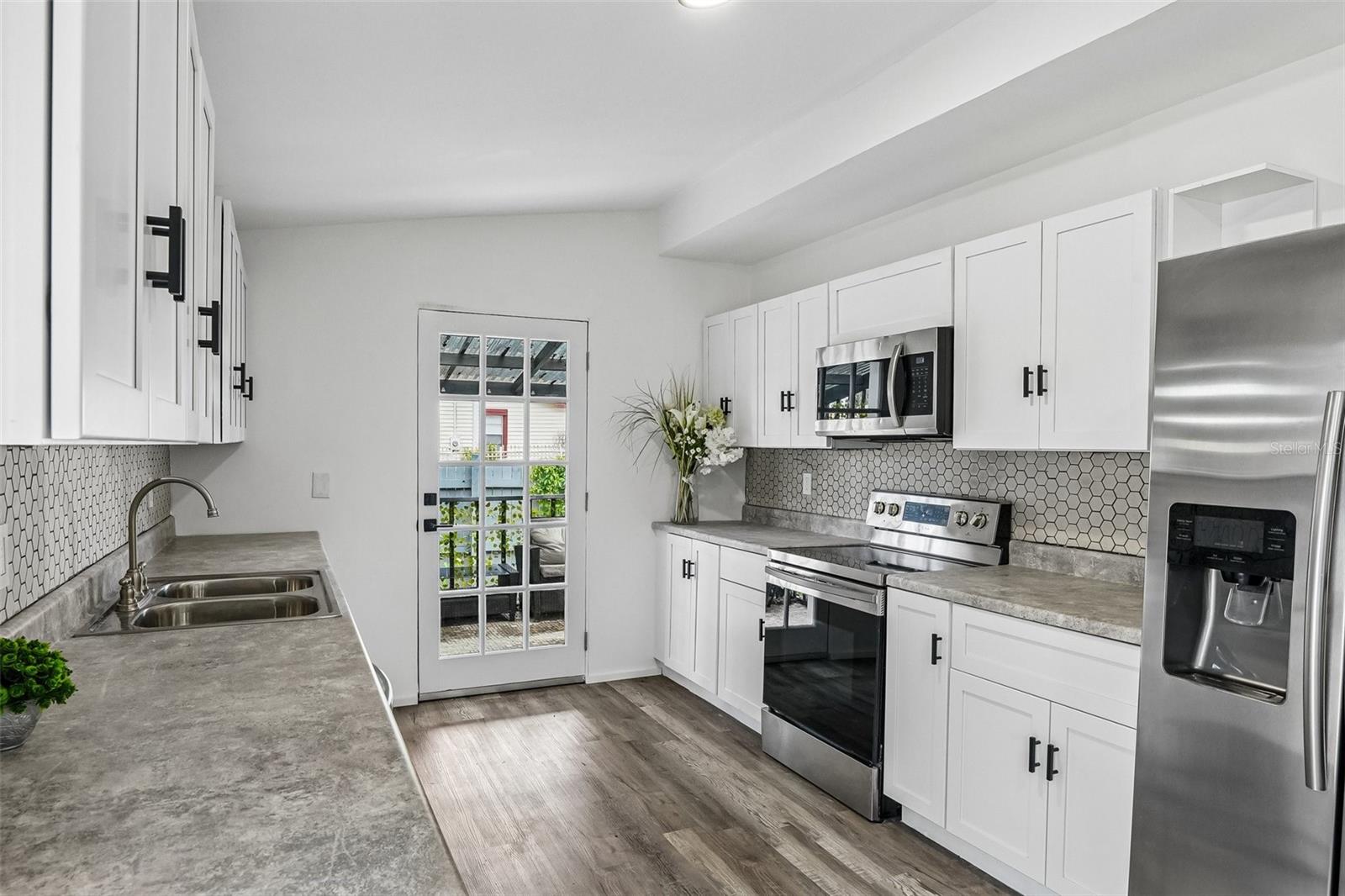 8514 N BRANCH AVE, TAMPA, FL — photo 12