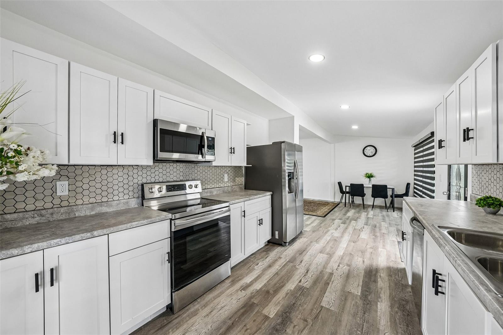 8514 N BRANCH AVE, TAMPA, FL — photo 14
