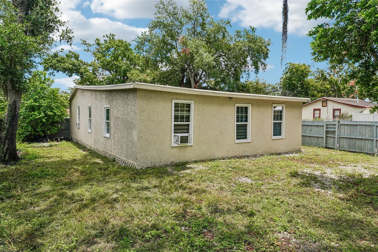 8514 N BRANCH AVE, TAMPA, FL — photo 58