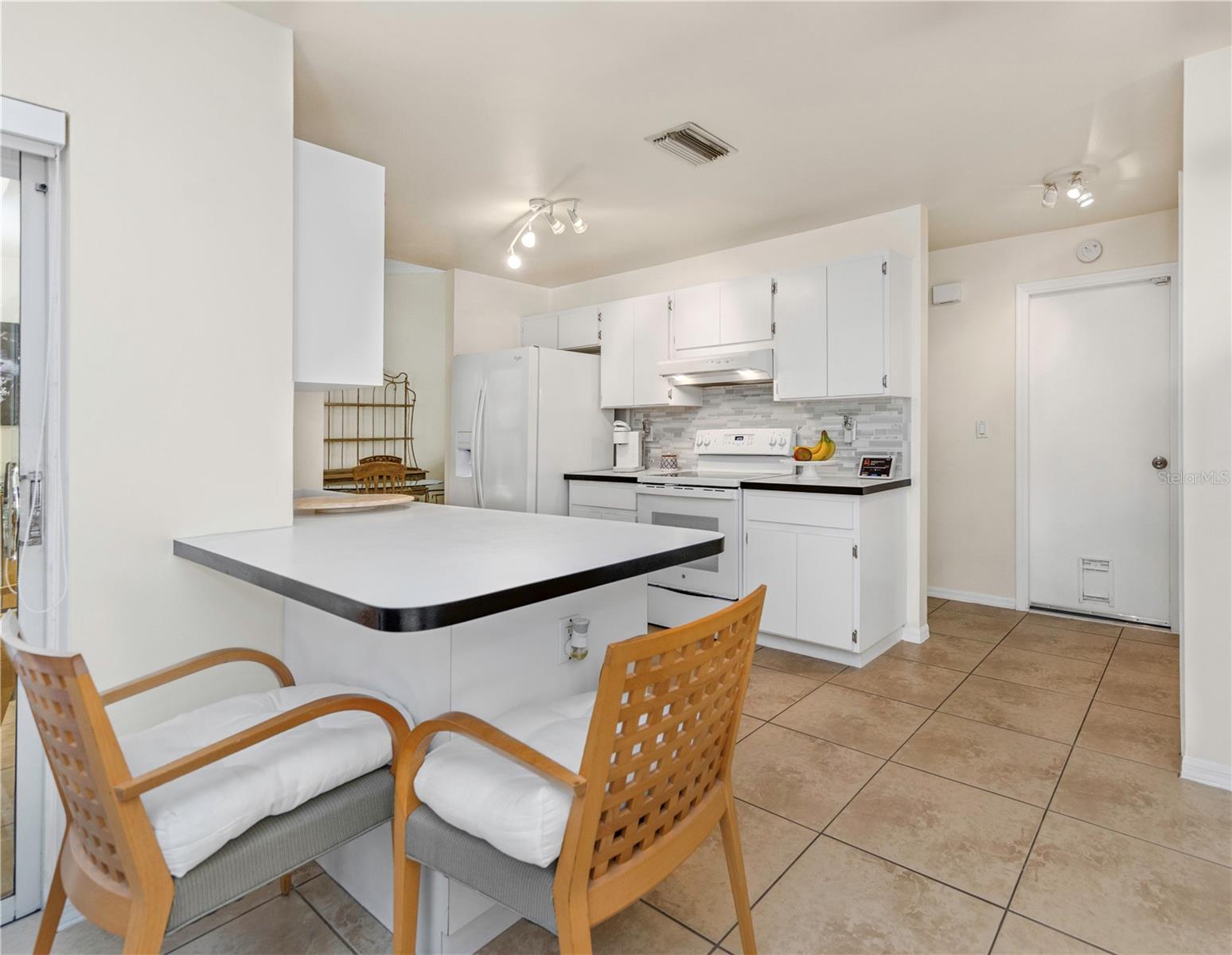 2437 HAWK AVE, PALM HARBOR, FL — photo 11