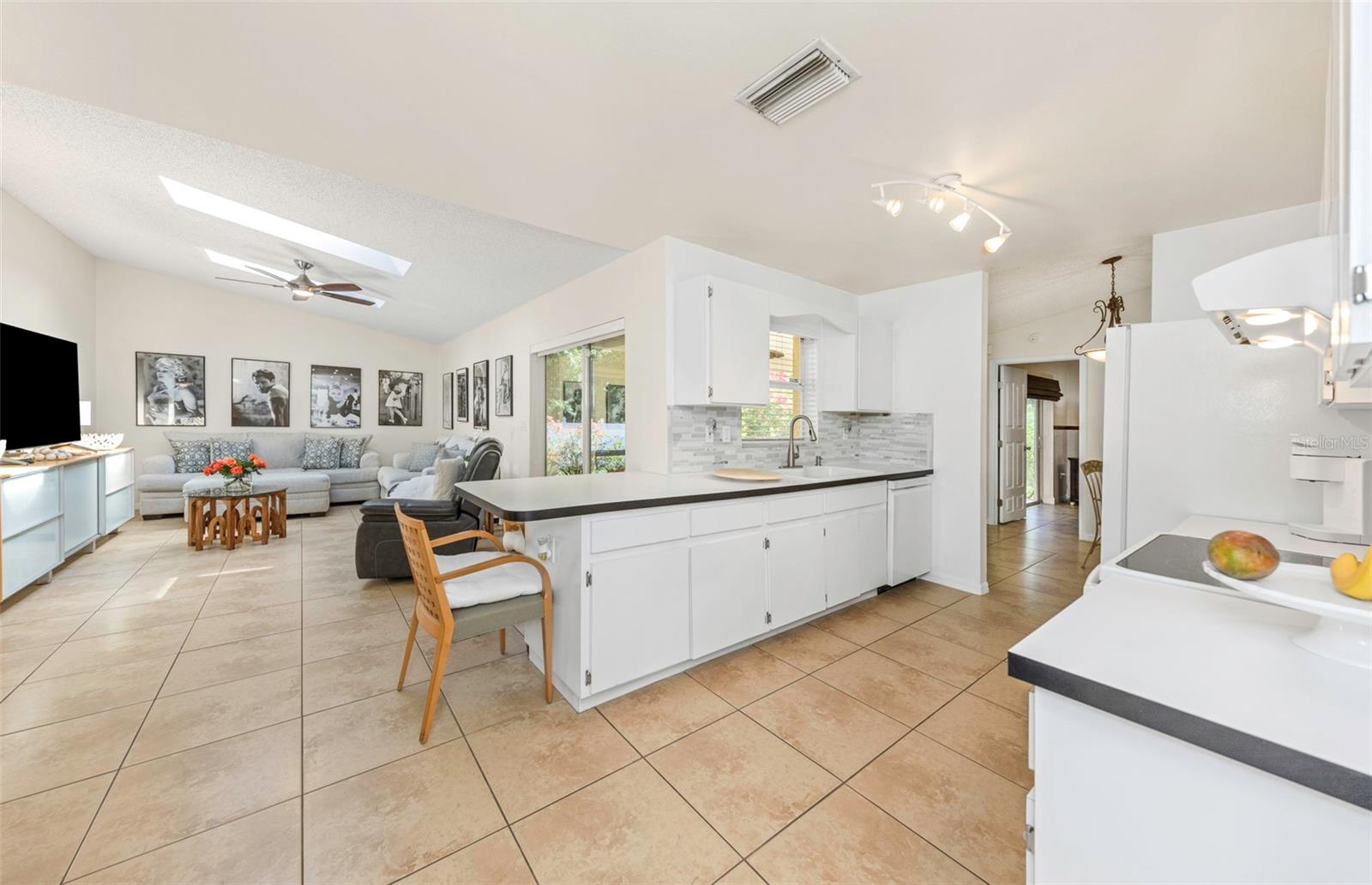 2437 HAWK AVE, PALM HARBOR, FL — photo 12