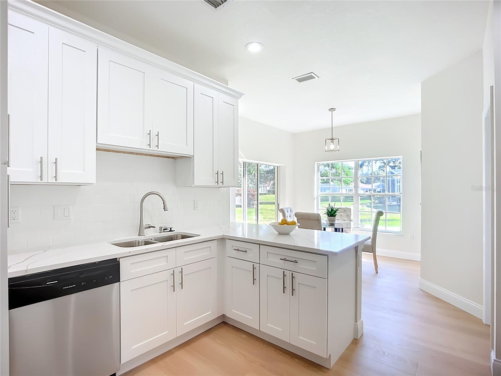 2960 SANDRINGHAM PL, SARASOTA, FL — photo 9