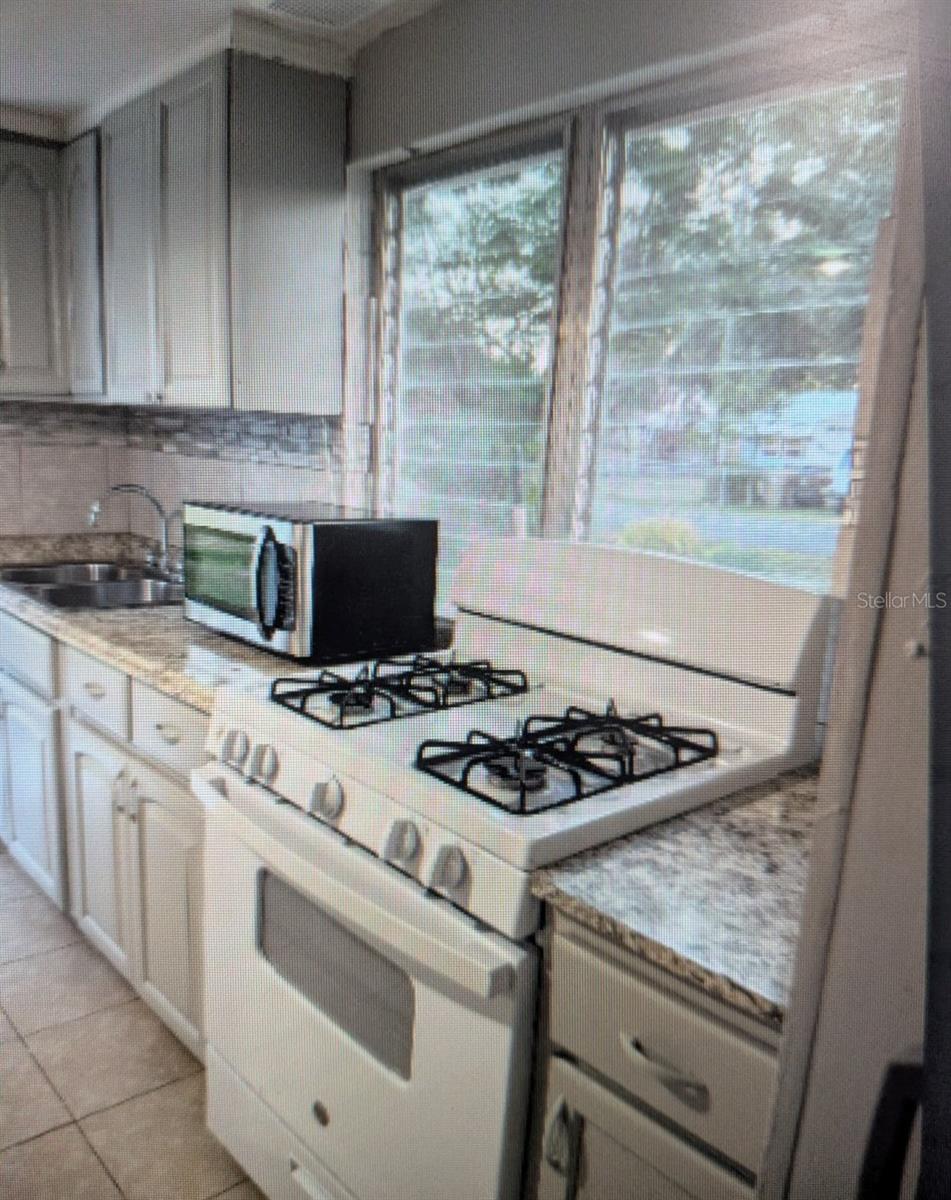 2725 SAMPLE ST, KISSIMMEE, FL — photo 6