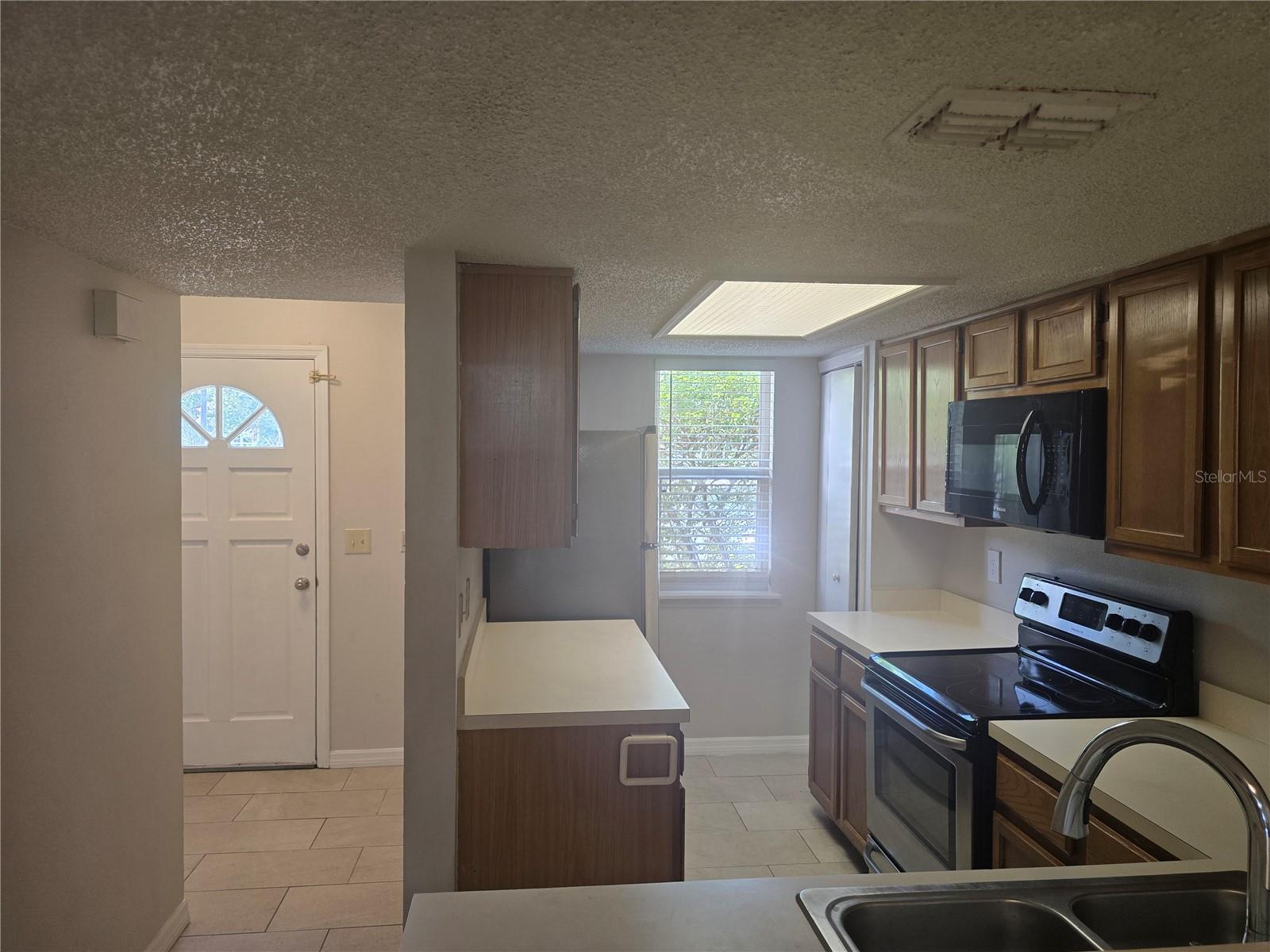 8713 LIBERTY PL, TAMPA, FL — photo 5