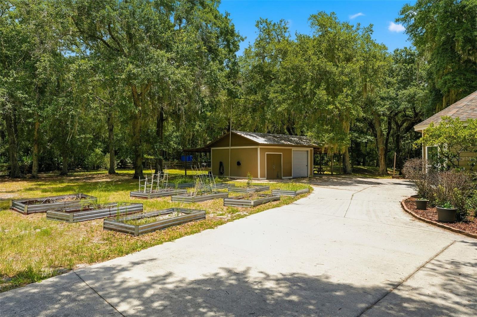 381 N JUNGLE RD, GENEVA, FL — photo 43