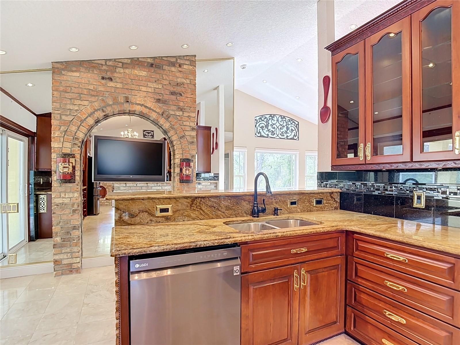 9433 WILDERNESS TRL, WEEKI WACHEE, FL — photo 16
