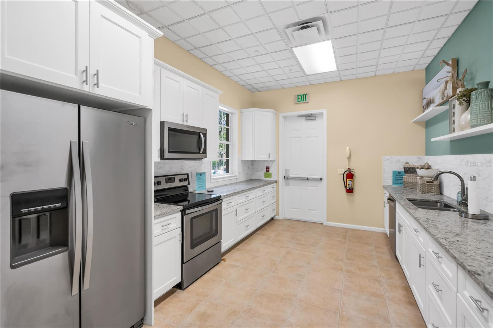 5204 BOUCHARD CIR #102, SARASOTA, FL — photo 41