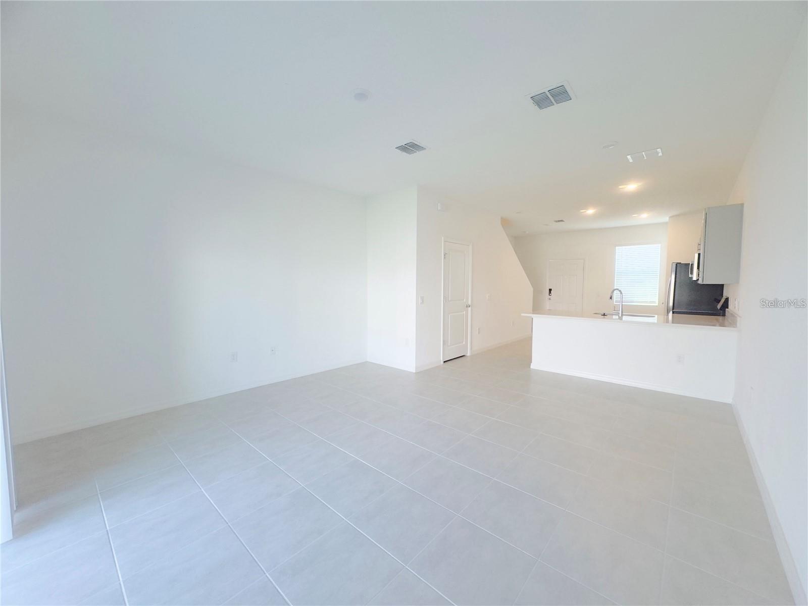 2852 SKYLINE LOOP, KISSIMMEE, FL — photo 3