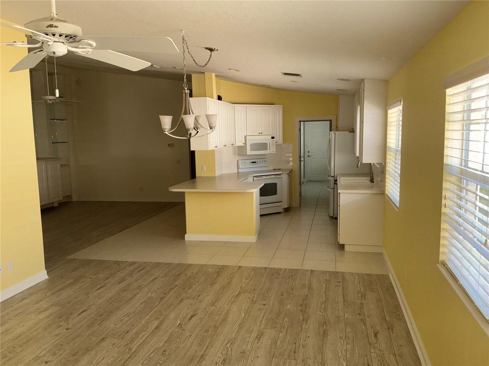 8004 CAMMINARE DR, SARASOTA, FL — photo 15