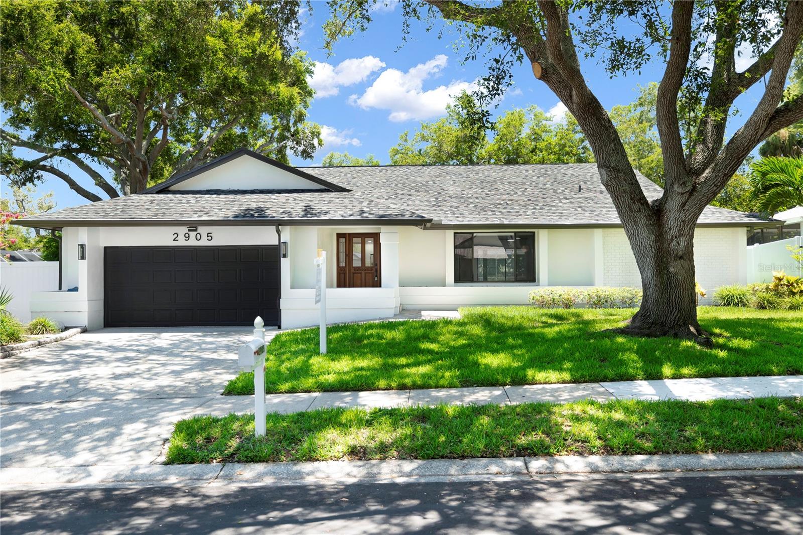 2905 BLUFFS DR, LARGO, FL — photo 2