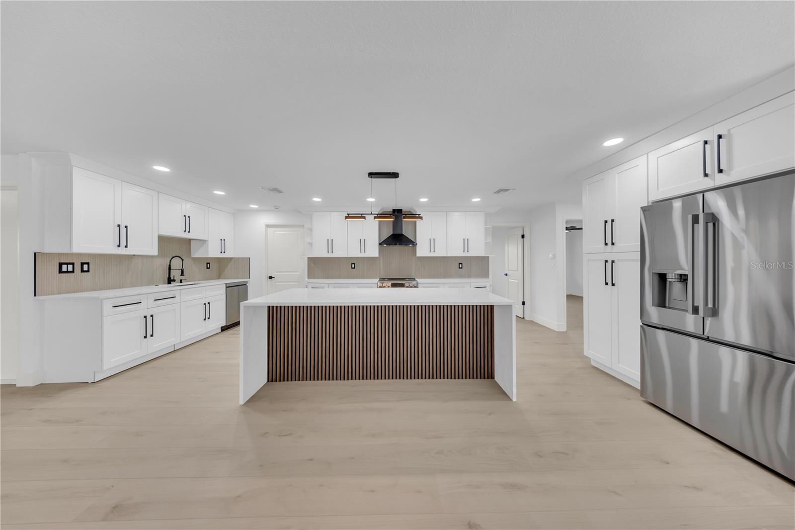 2905 BLUFFS DR, LARGO, FL — photo 18
