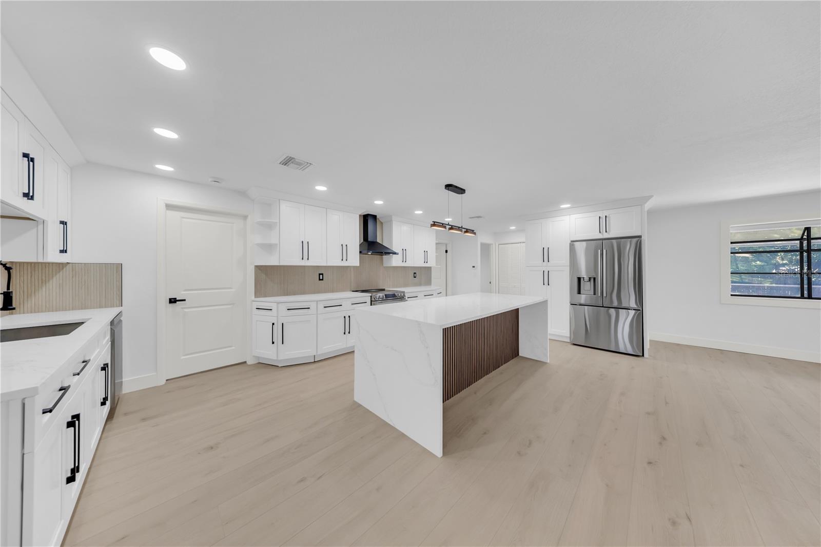 2905 BLUFFS DR, LARGO, FL — photo 19