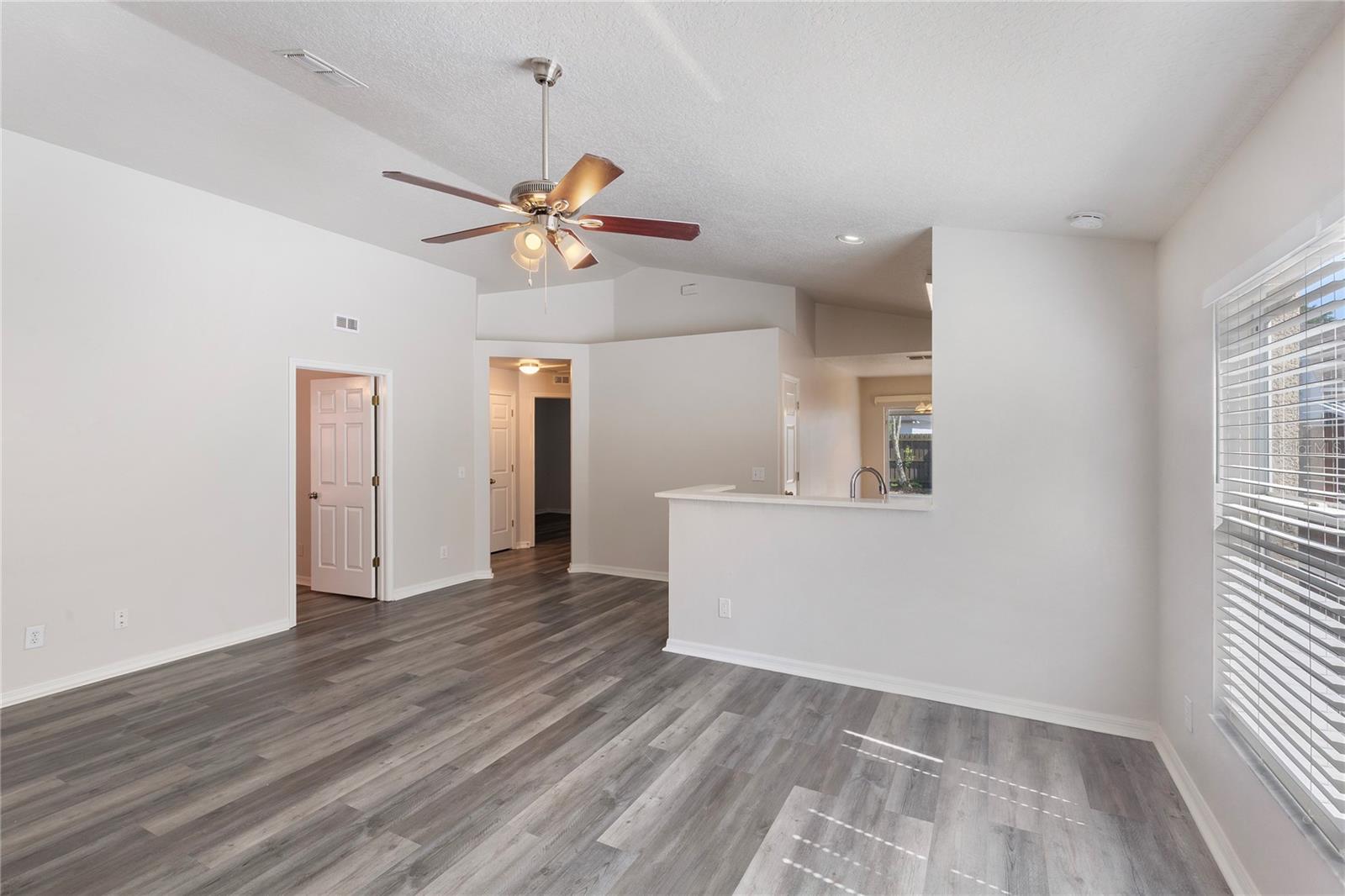 7456 OXFORD GARDEN CIR, APOLLO BEACH, FL — photo 4