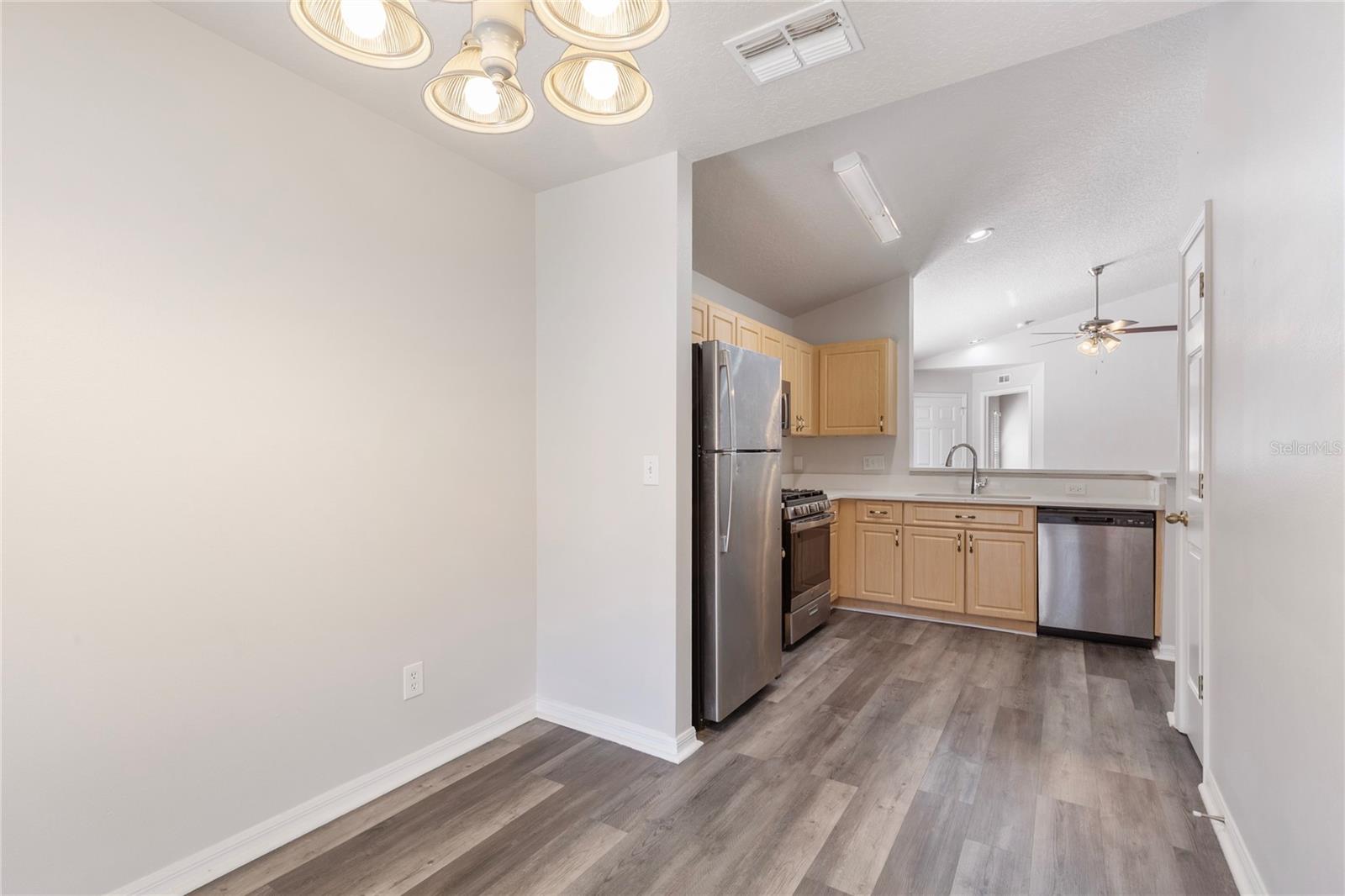 7456 OXFORD GARDEN CIR, APOLLO BEACH, FL — photo 5