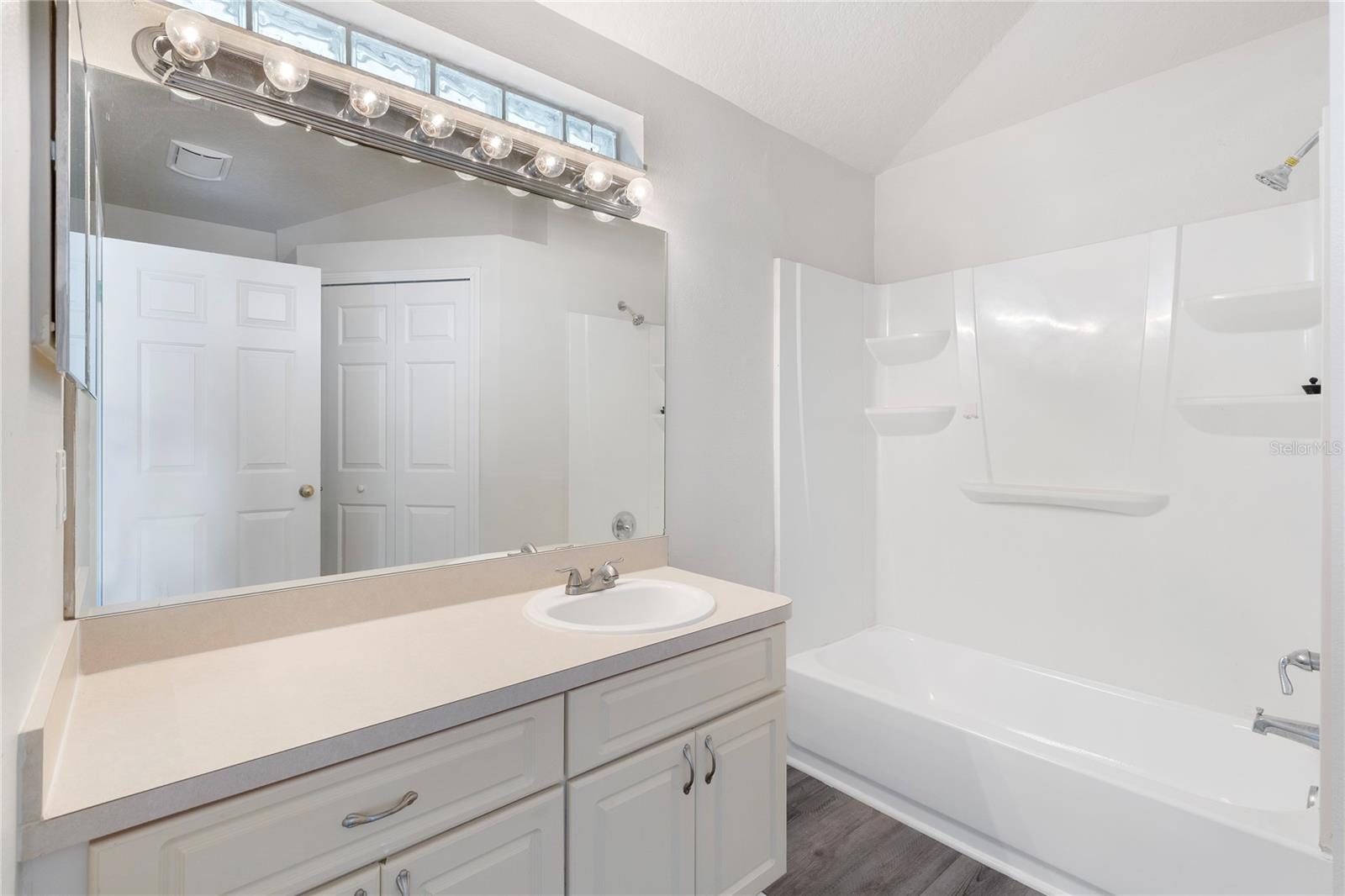 7456 OXFORD GARDEN CIR, APOLLO BEACH, FL — photo 19