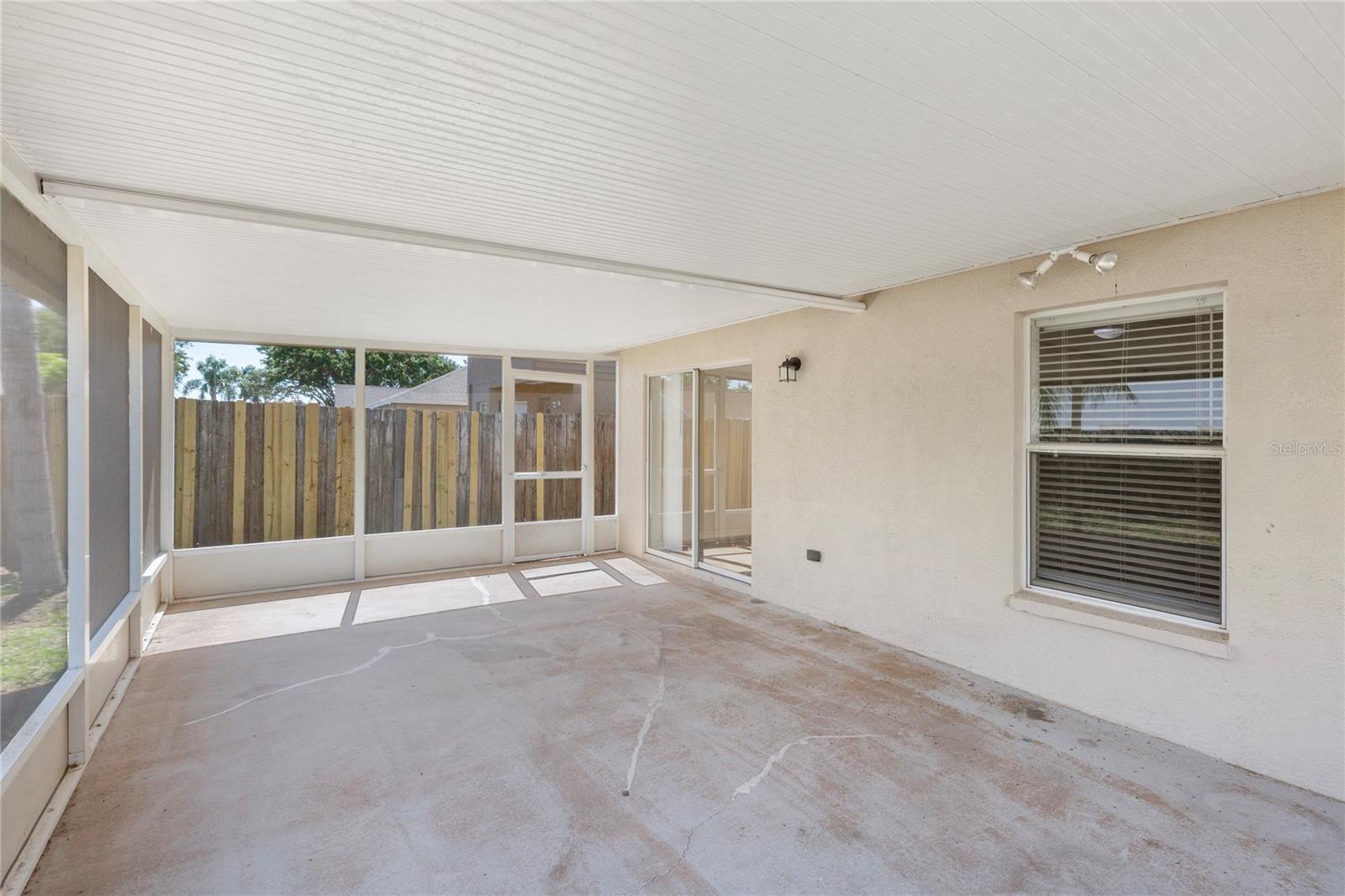 7456 OXFORD GARDEN CIR, APOLLO BEACH, FL — photo 21