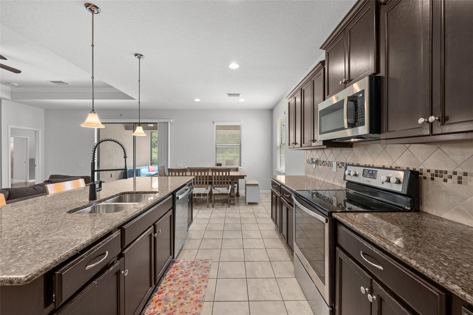2212 LANDSIDE DR, VALRICO, FL — photo 12