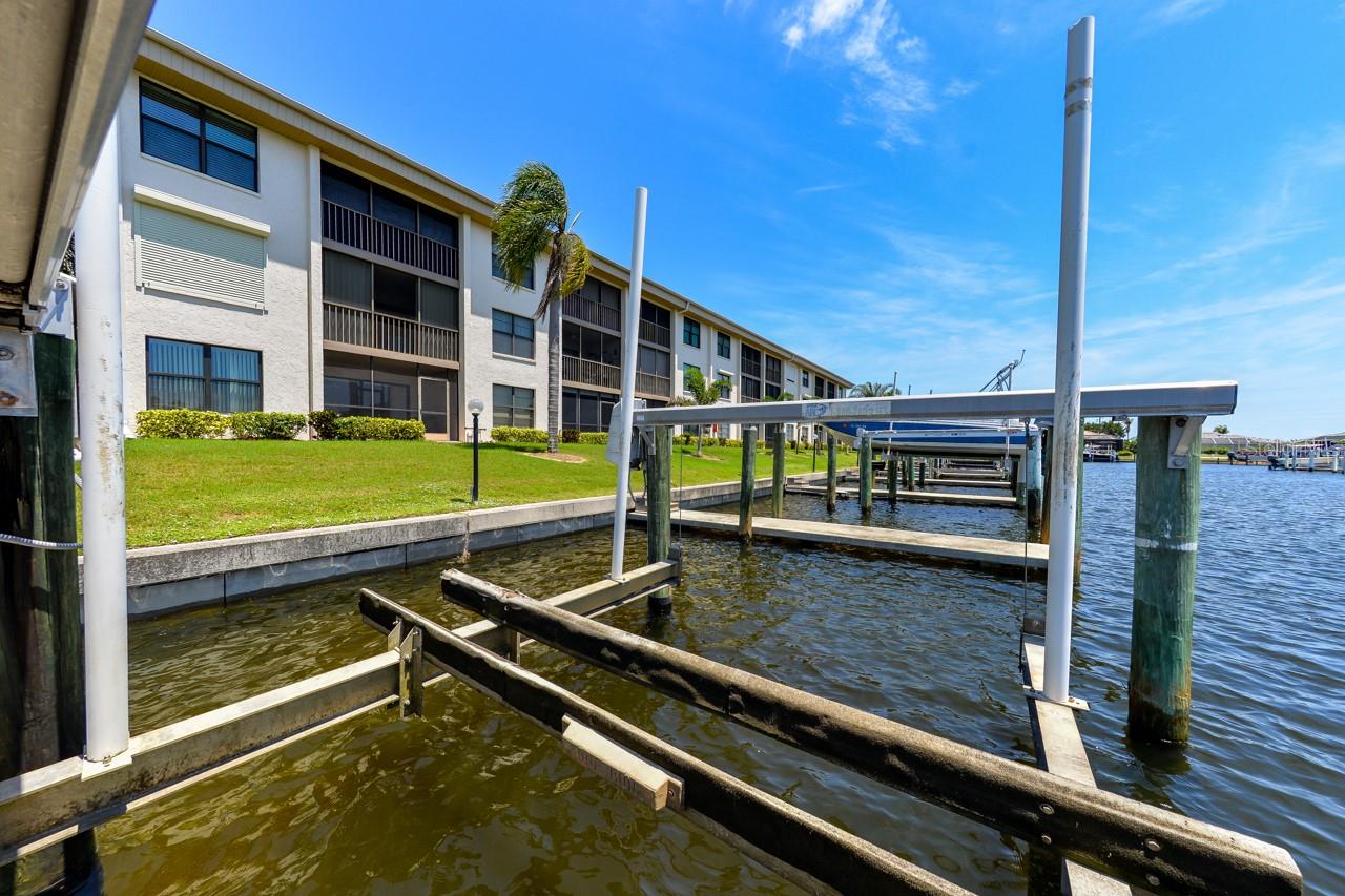 335 COLDEWAY DR #F21, PUNTA GORDA, FL — photo 37