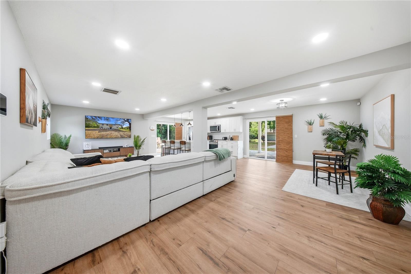 6902 E 29TH AVE, TAMPA, FL — photo 8