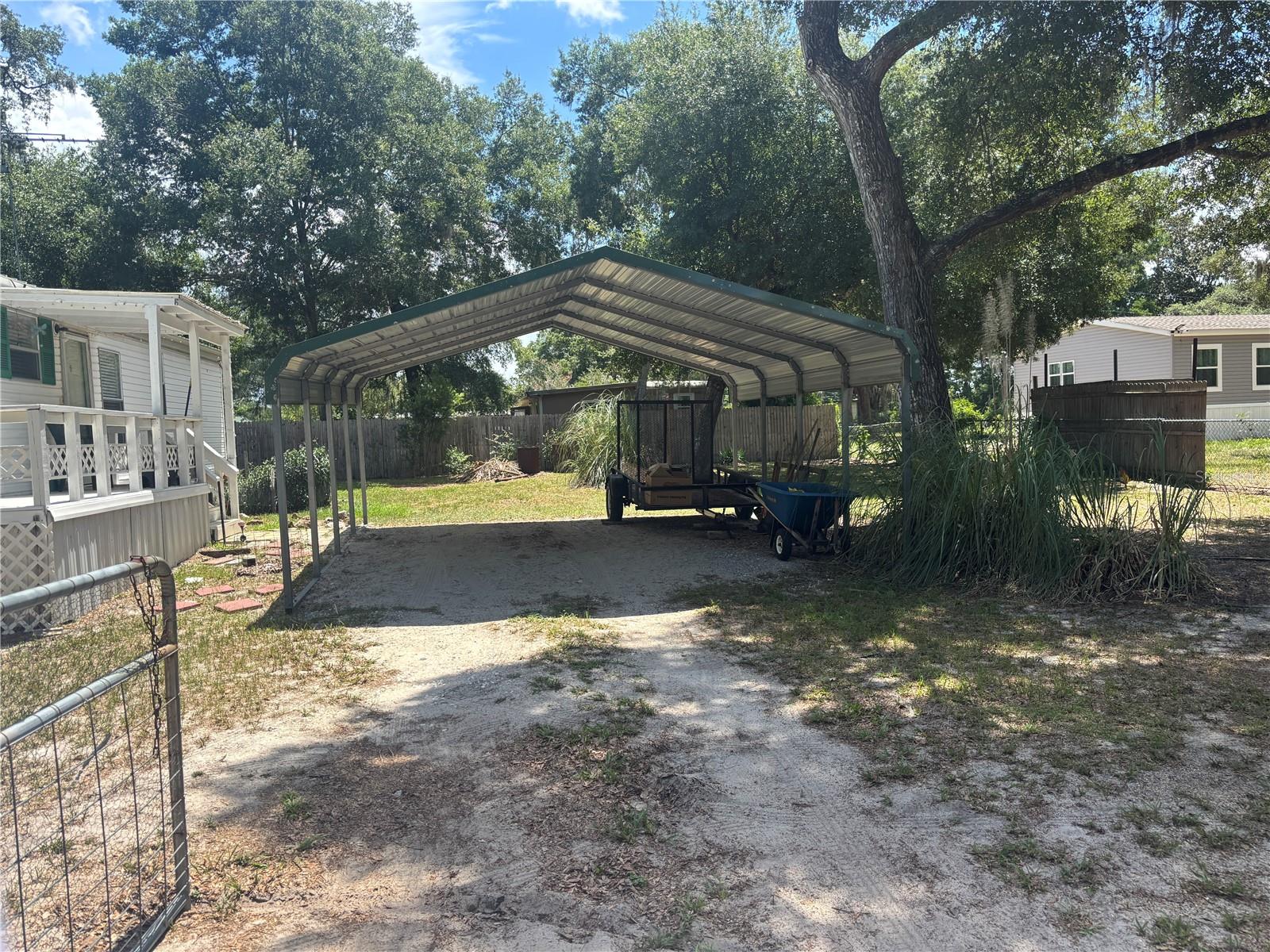 2695 NE 147TH CT, SILVER SPRINGS, FL — photo 2