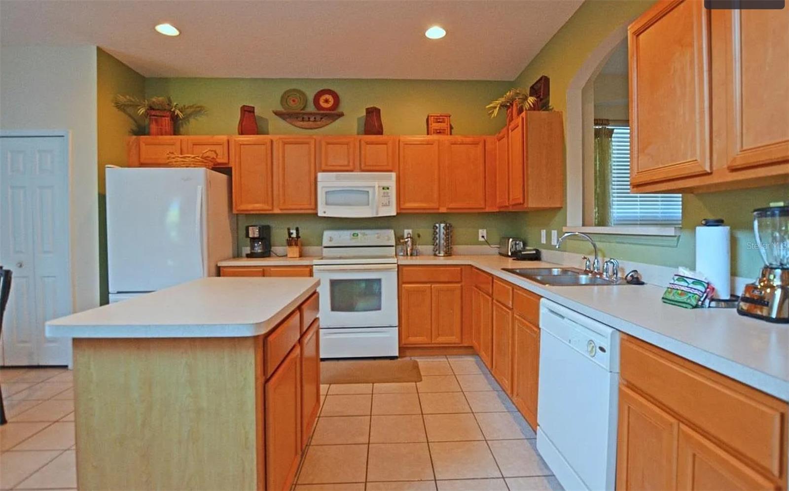 8646 LA ISLA DR, KISSIMMEE, FL — photo 20