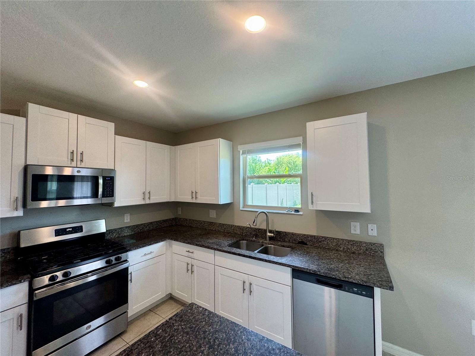 5415 AMARYLLIS GARDEN ST, APOLLO BEACH, FL — photo 2
