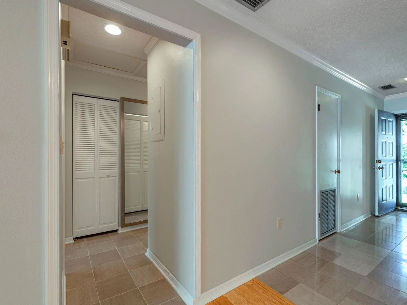 110 N TREMAIN ST #202, MOUNT DORA, FL — photo 2