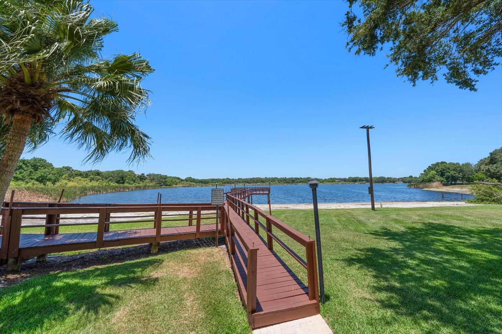 2069 LAKEVIEW DR, CLEARWATER, FL — photo 2