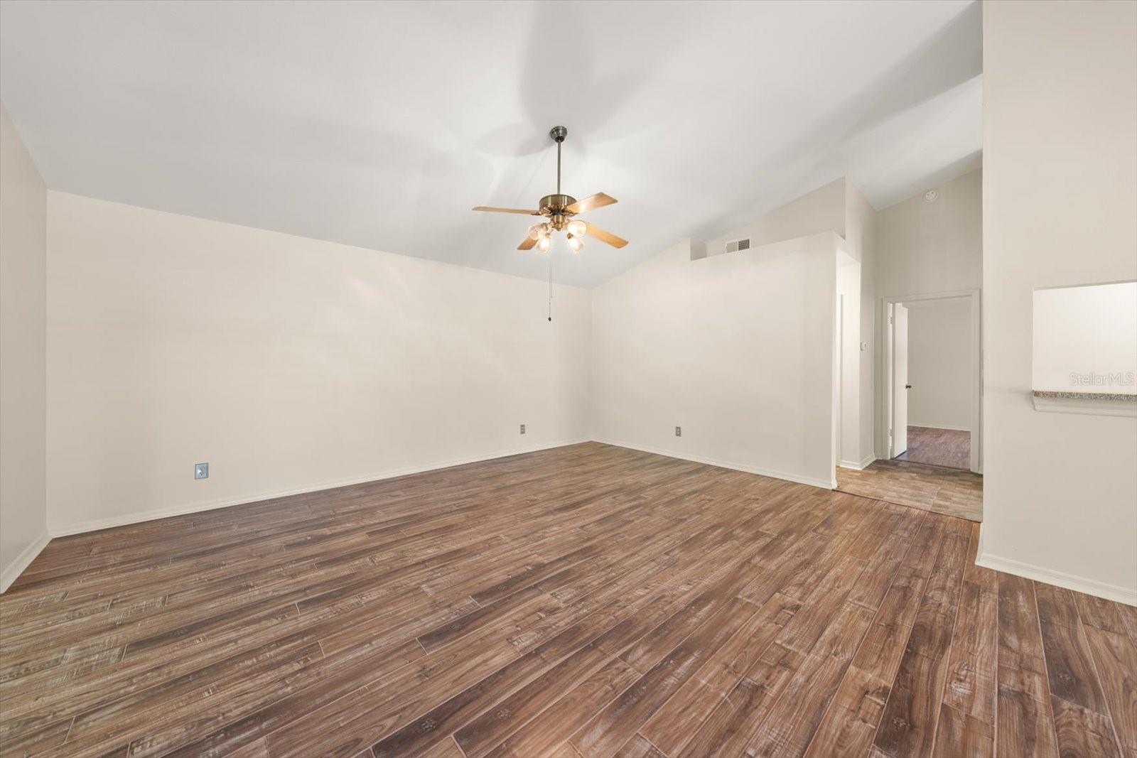 2069 LAKEVIEW DR, CLEARWATER, FL — photo 8