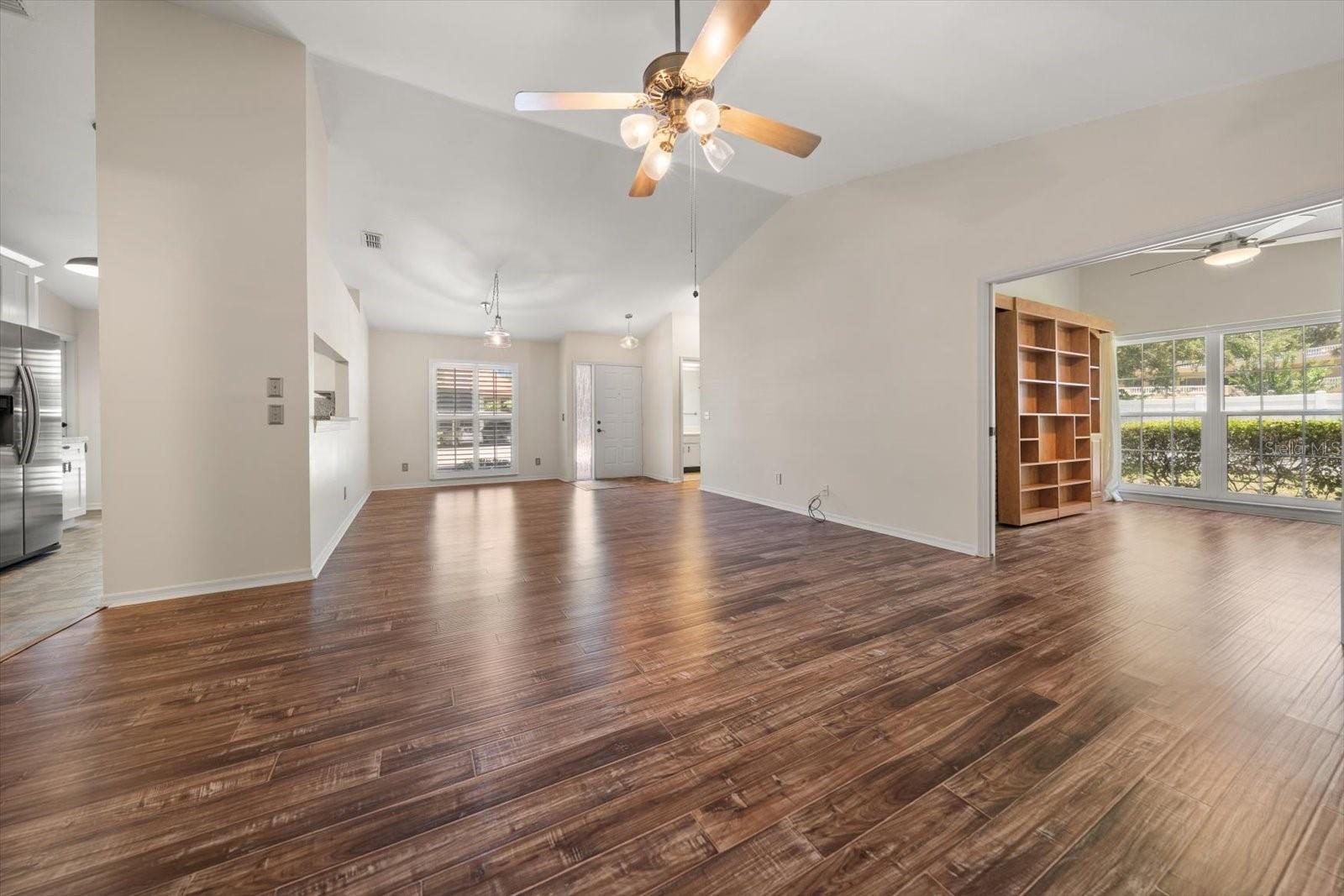 2069 LAKEVIEW DR, CLEARWATER, FL — photo 9