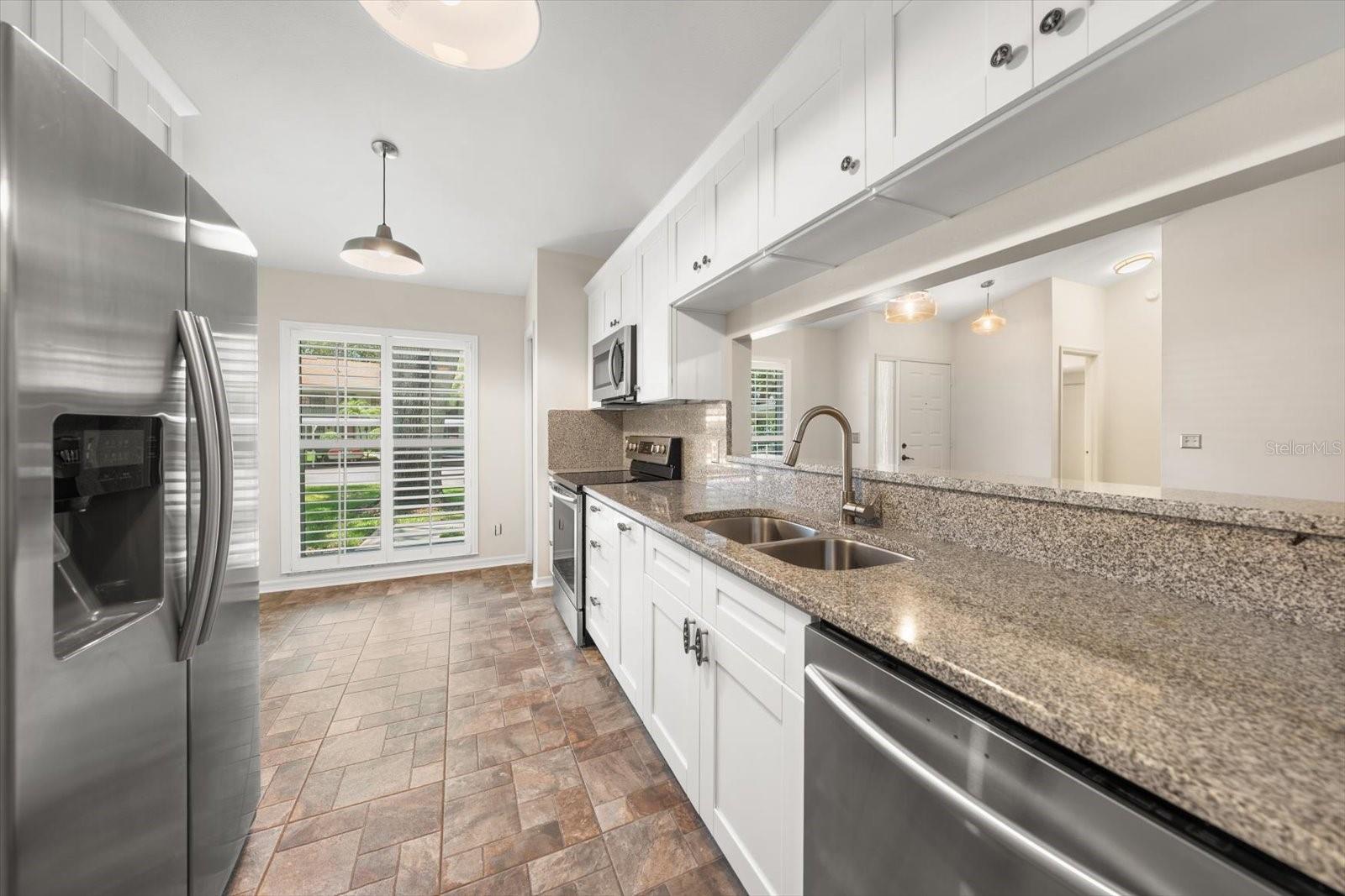 2069 LAKEVIEW DR, CLEARWATER, FL — photo 11