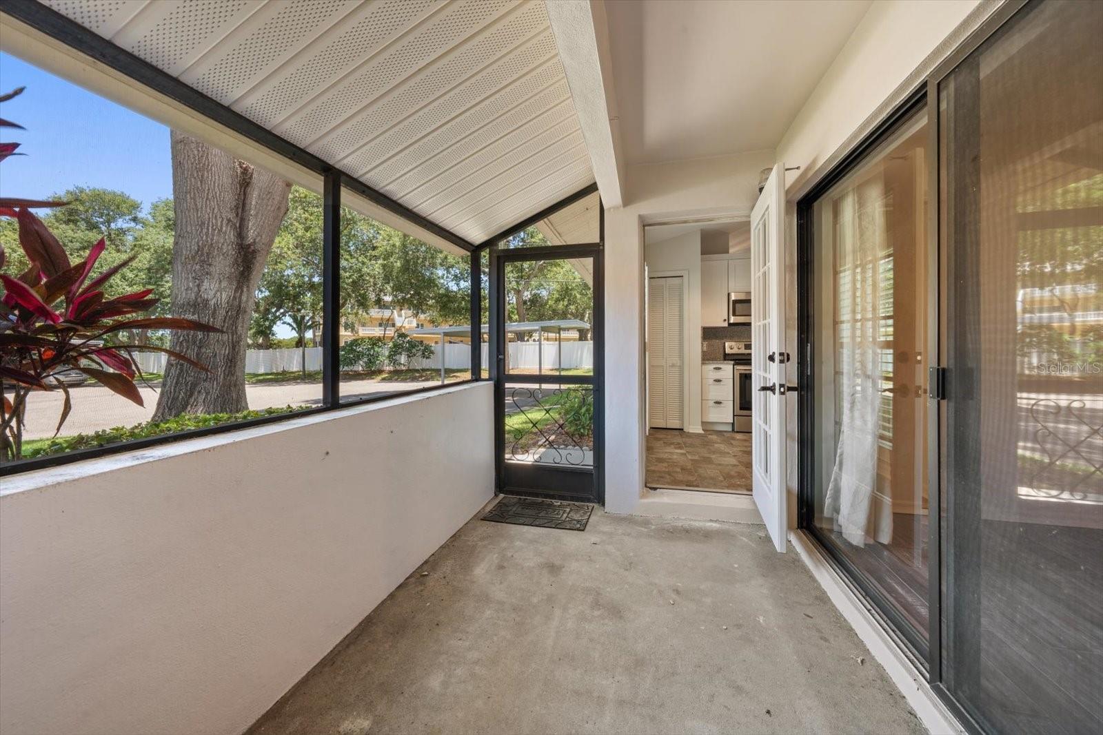 2069 LAKEVIEW DR, CLEARWATER, FL — photo 15