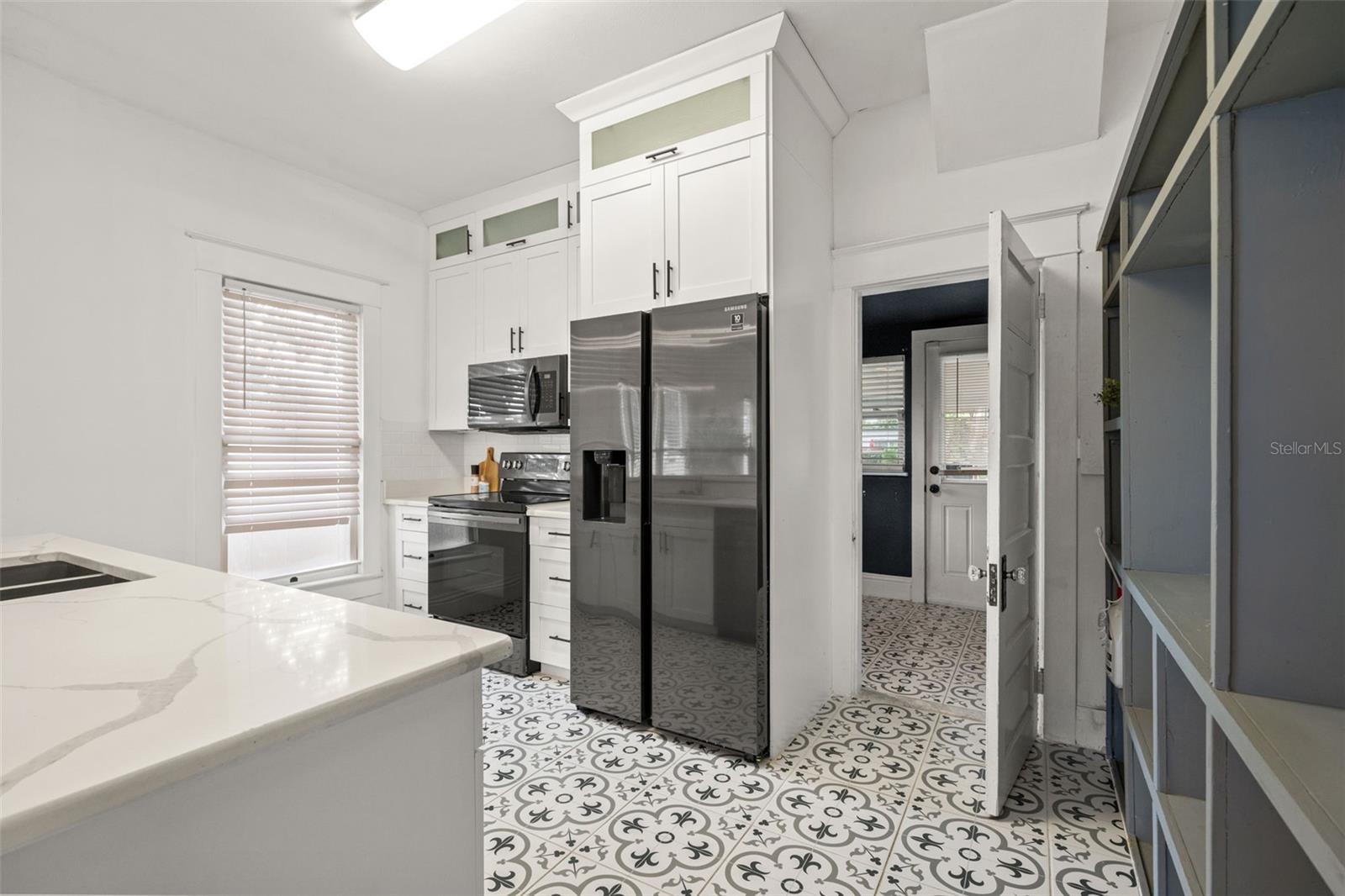 102 W NORTH ST, TAMPA, FL — photo 11