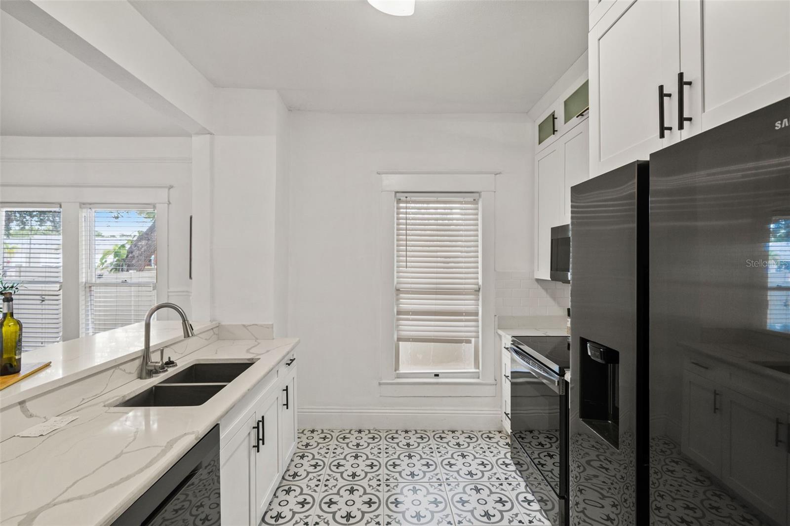 102 W NORTH ST, TAMPA, FL — photo 12